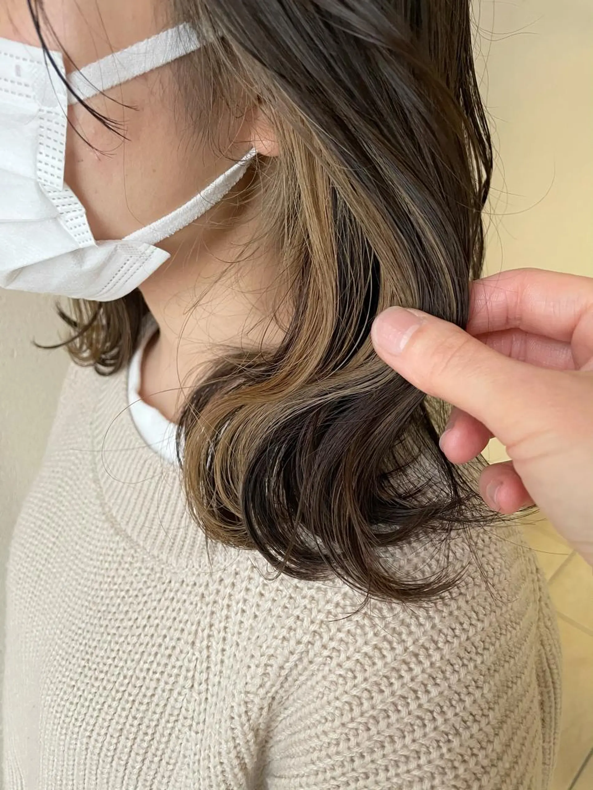 セミロング カラー アッシュ アッシュブラウン ベージュカラー ブラウンカラー イヤリングカラー 沢田 瞳のヘアスタイル