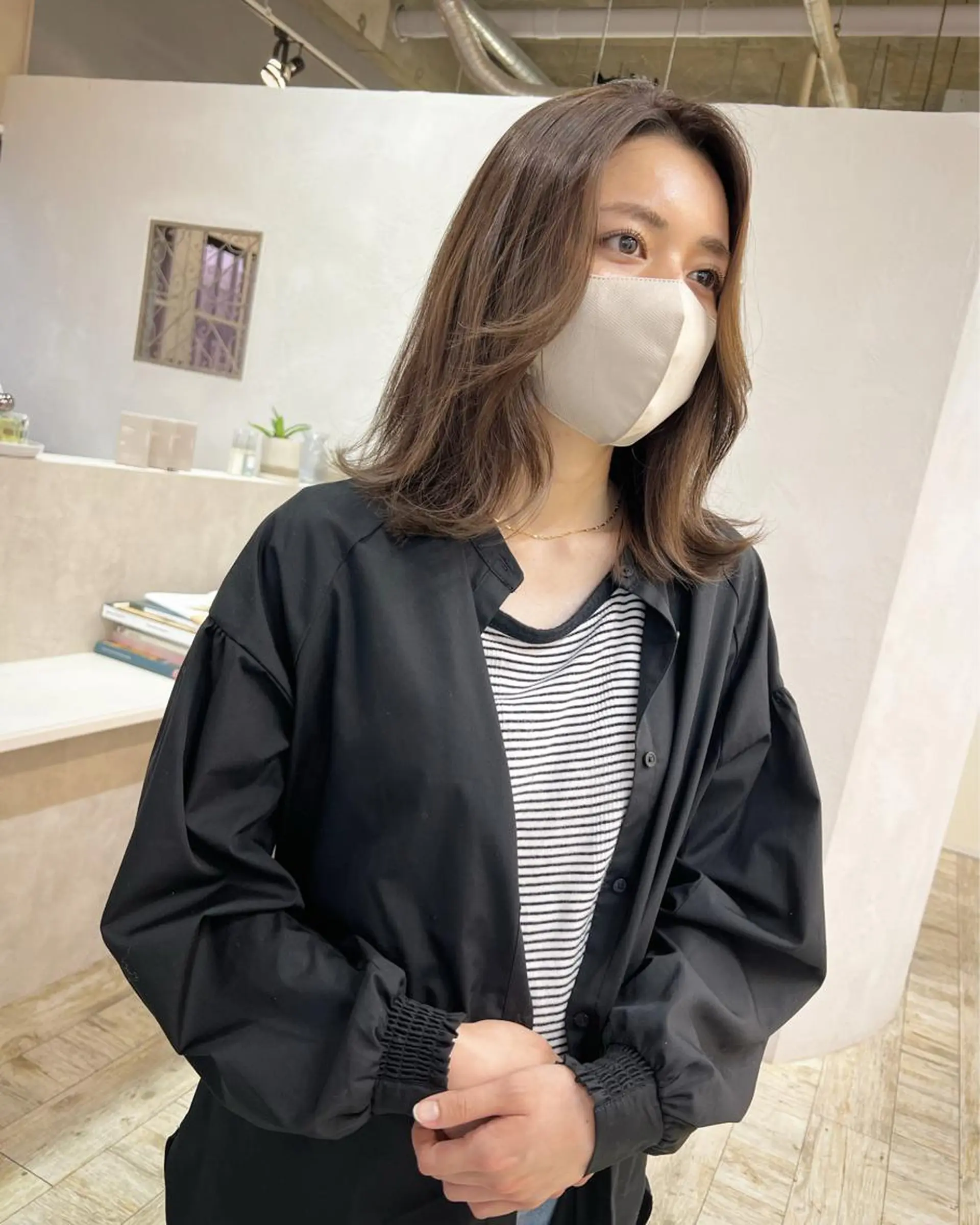 ミディアム カラー 顔まわりレイヤー 顔周りカット レイヤーカット テトネ タカシのヘアスタイル