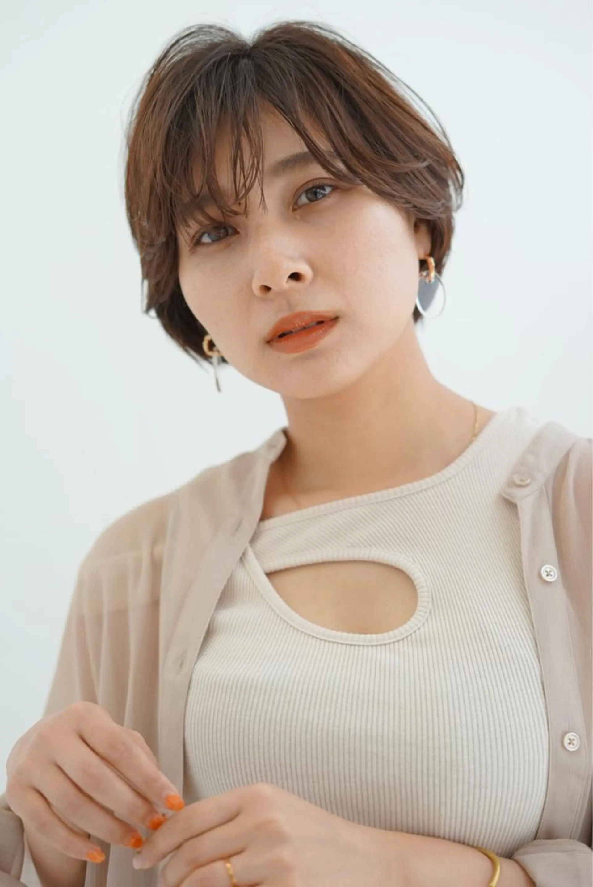 ショート カラー アッシュ ブリーチ ケアブリーチ 透明感カラー ダブルカラー モリシュンスケ /レイヤー/髪質改善のヘアスタイル