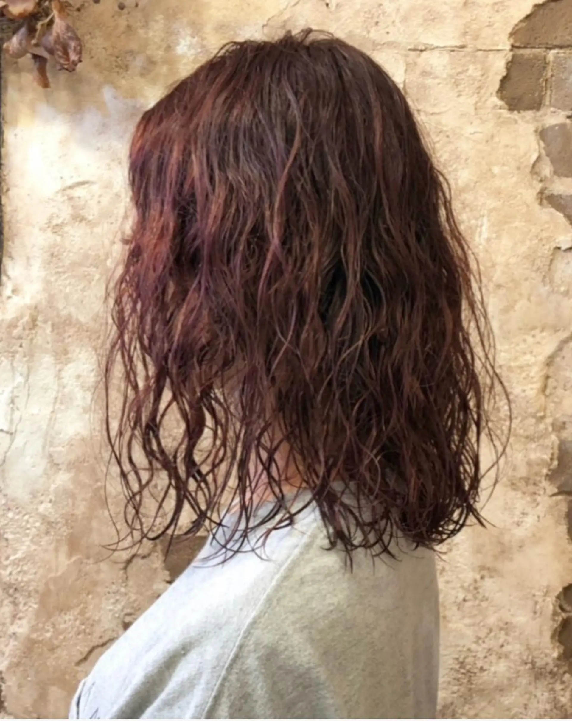 ミディアム カラー パーマ ブリーチ、パーマ 西部笑のヘアスタイル