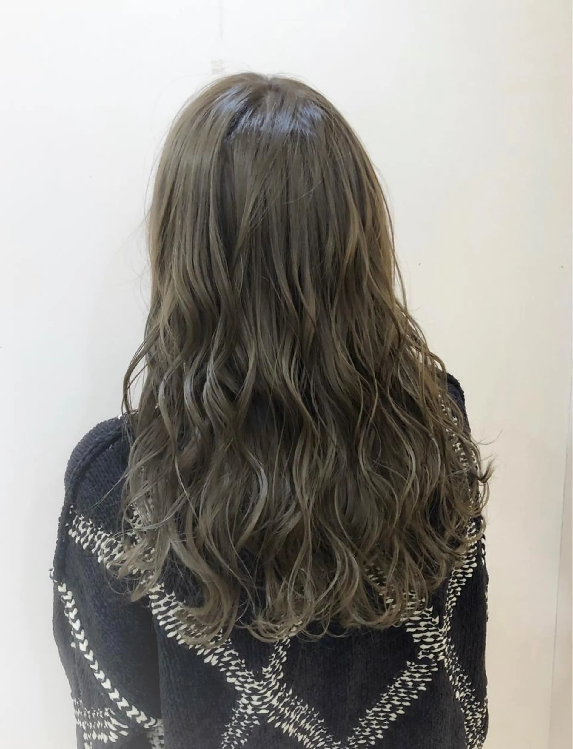 ロング カラー 服部 樹季のヘアスタイル