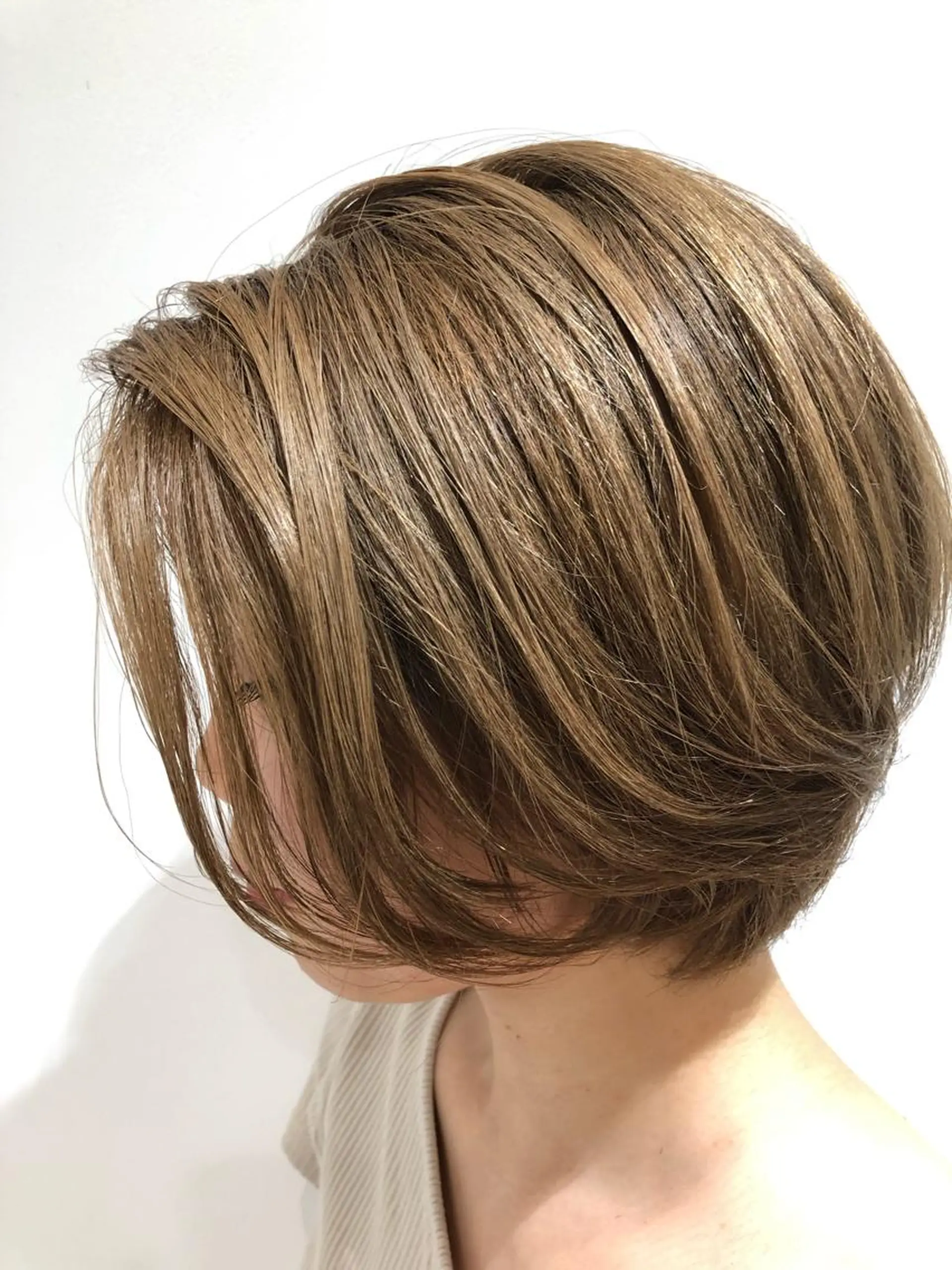 カラー 井上 舞のヘアスタイル