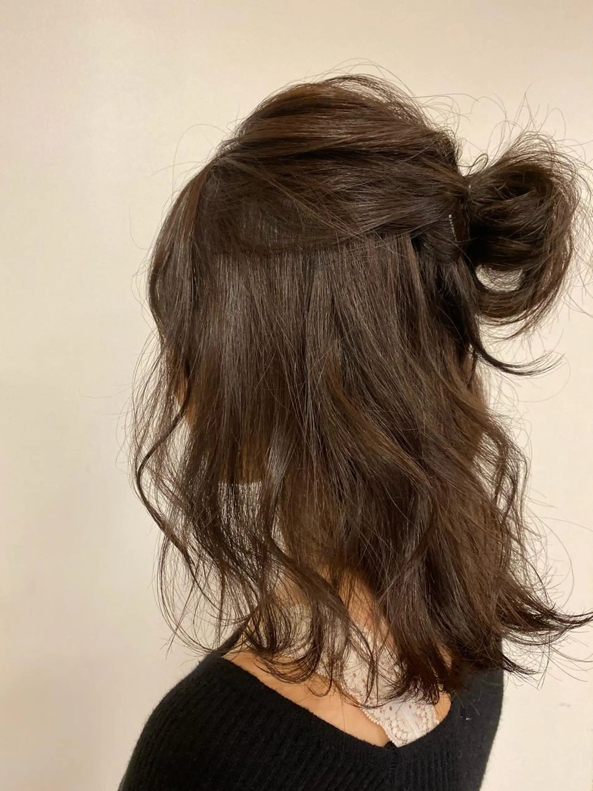 セミロング カラー ヘアアレンジ ハーフアップ お団子ヘア デザインカラー🌈 高木リョウのヘアスタイル