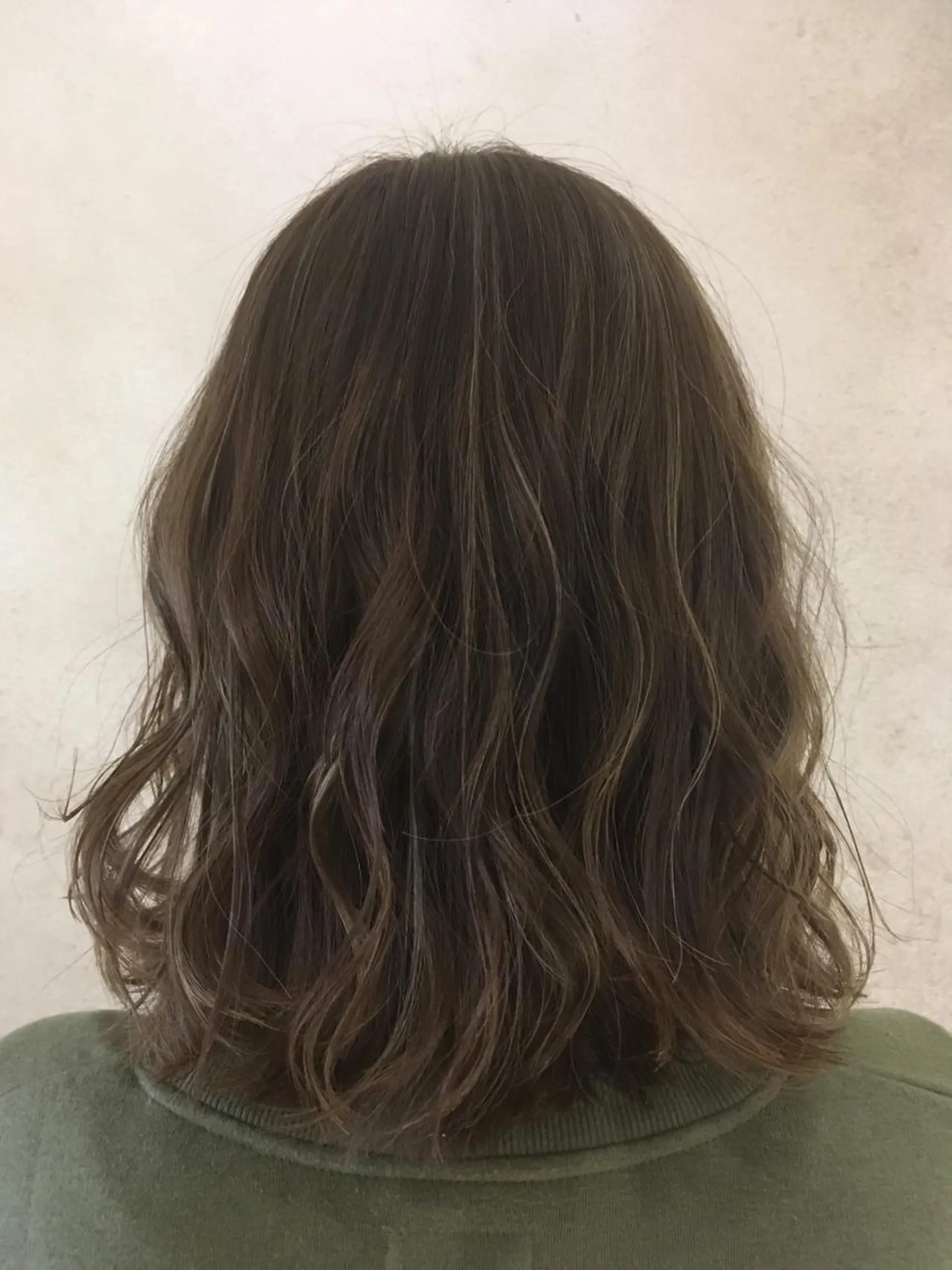 ミディアム カラー アッシュ ハイライトカラー ハイライト カット ヘアカラー Homey Kyoto所属・吉村 絢乃のヘアスタイル