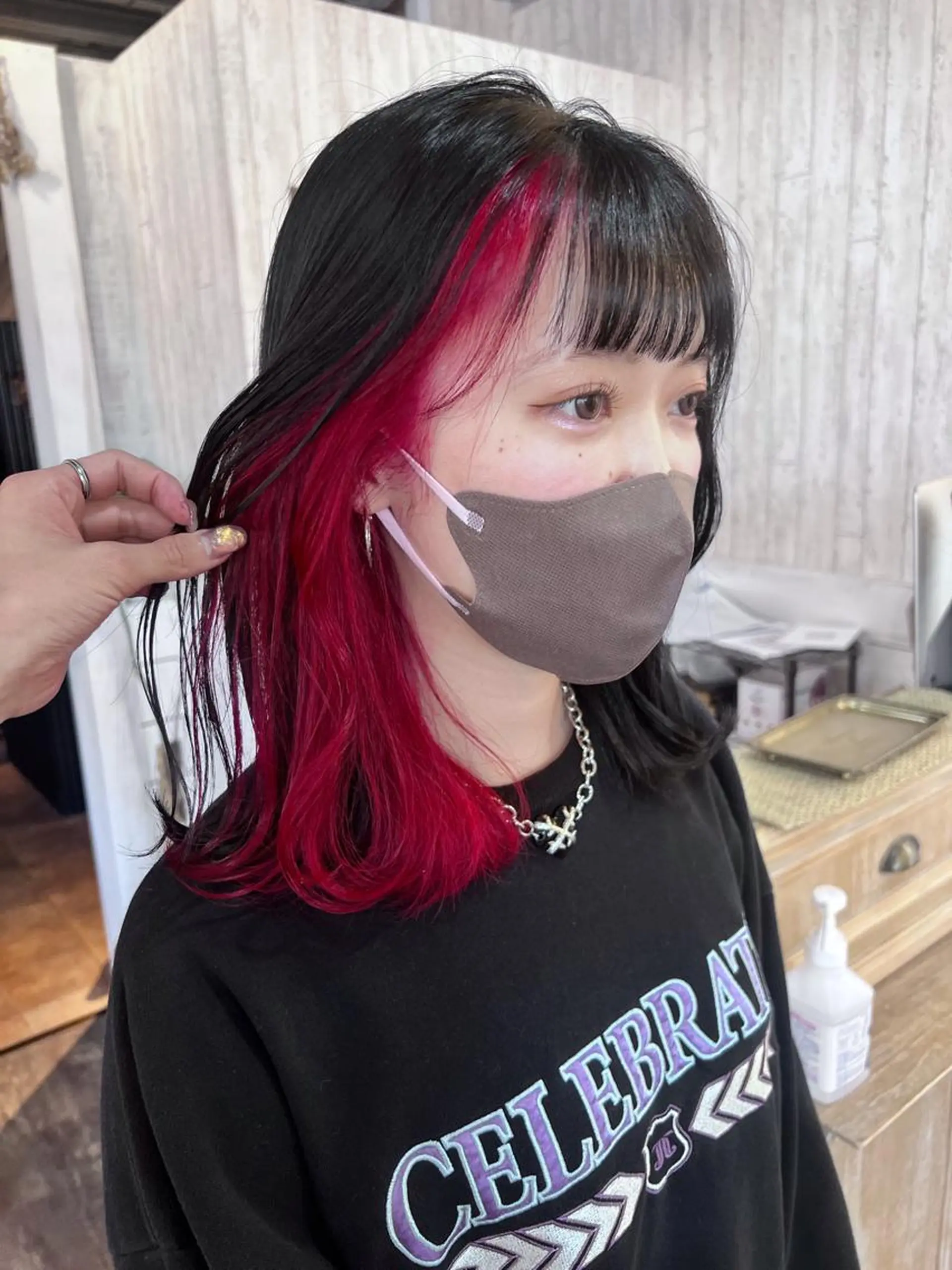 ミディアム ボブ ハイライト 髪質改善 韓国風ヘア 小顔カット ダブルカラー　/ インナーカラーMiiのヘアスタイル