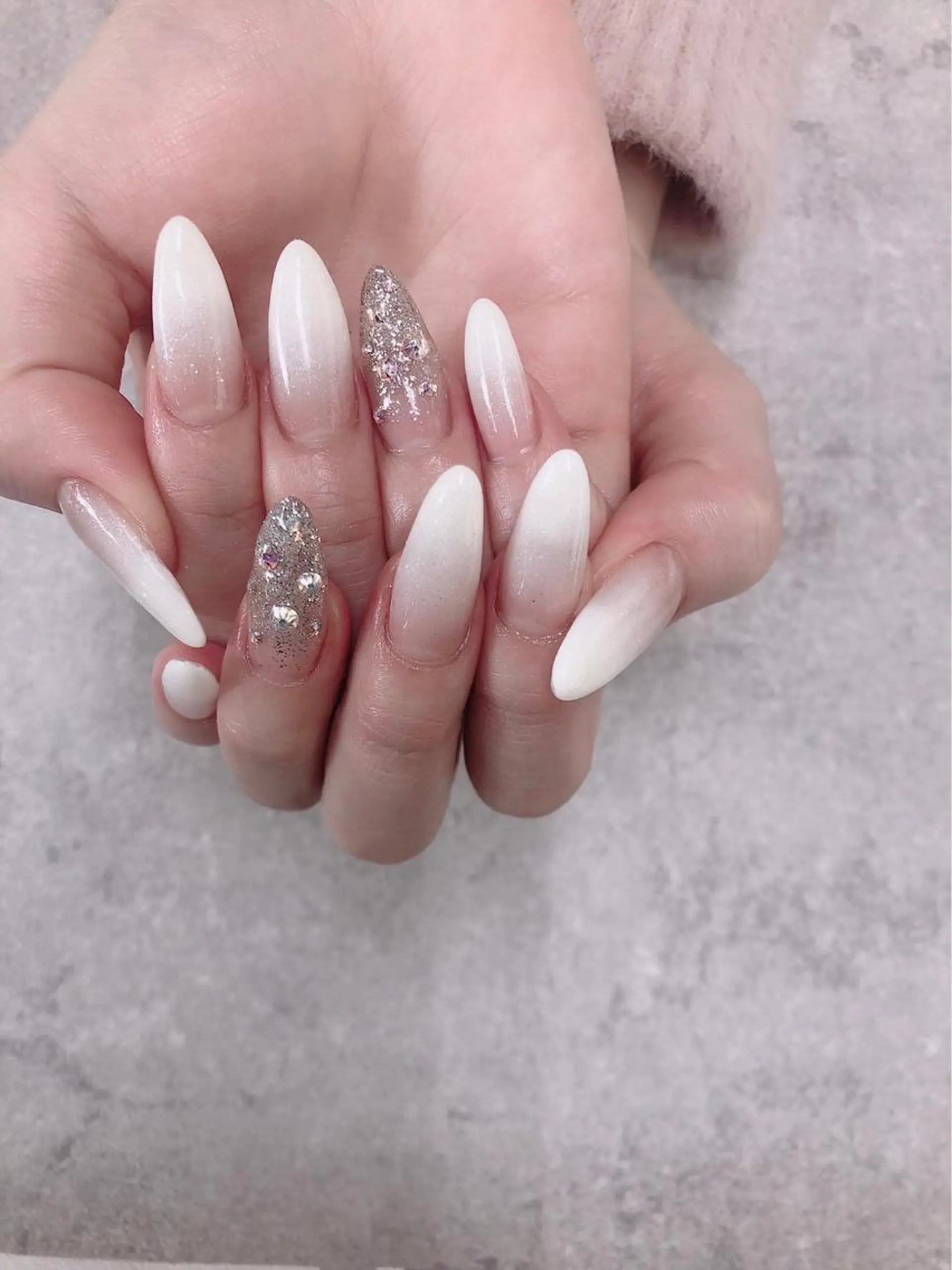 ネイル グラデーション ラメ(グリッター) ホワイト ハンドネイル FASTNAIL PLUS 新宿店のネイルデザイン