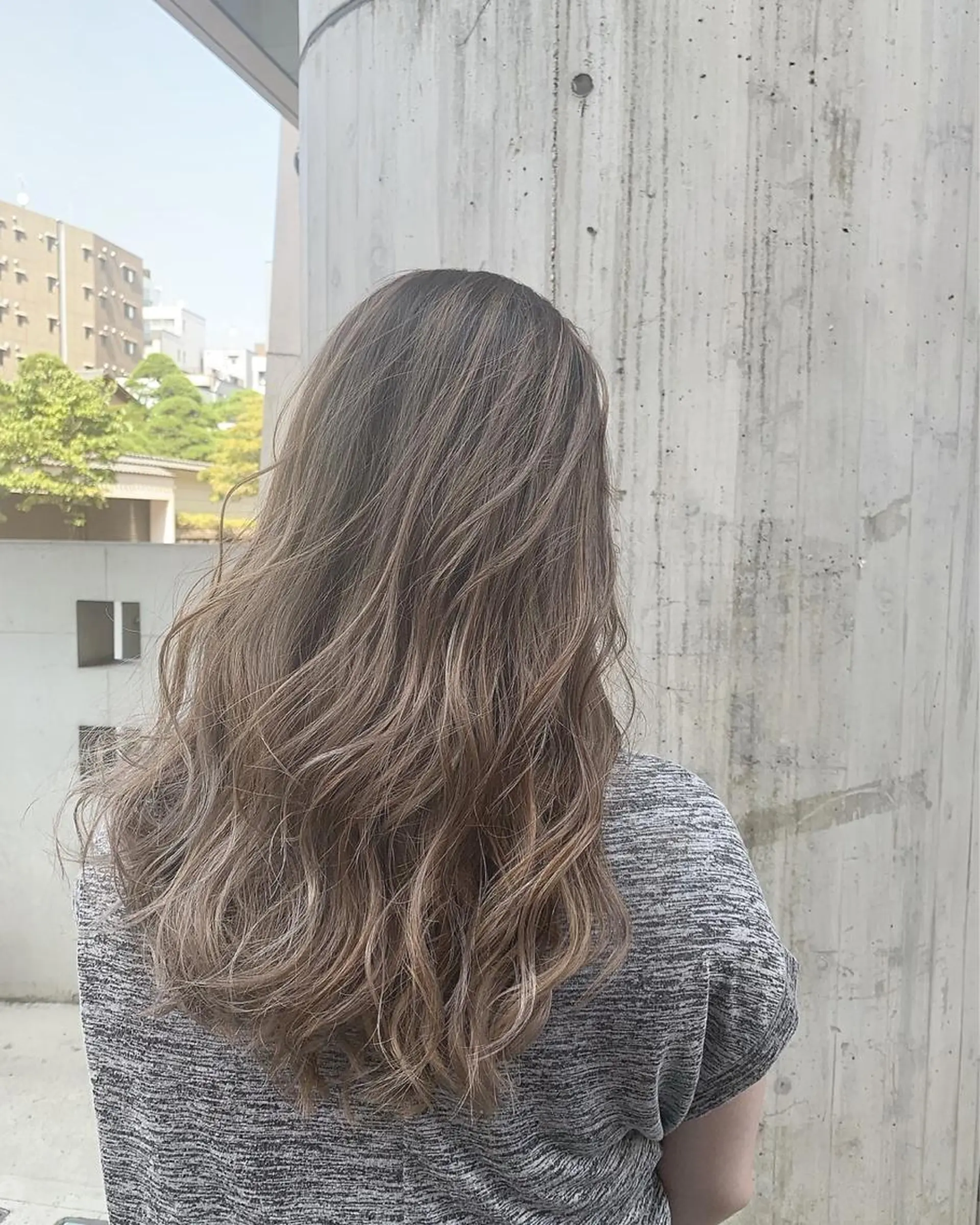 ロング アッシュ ハイライト 海外風カーテンバング Mao広尾美容室のヘアスタイル