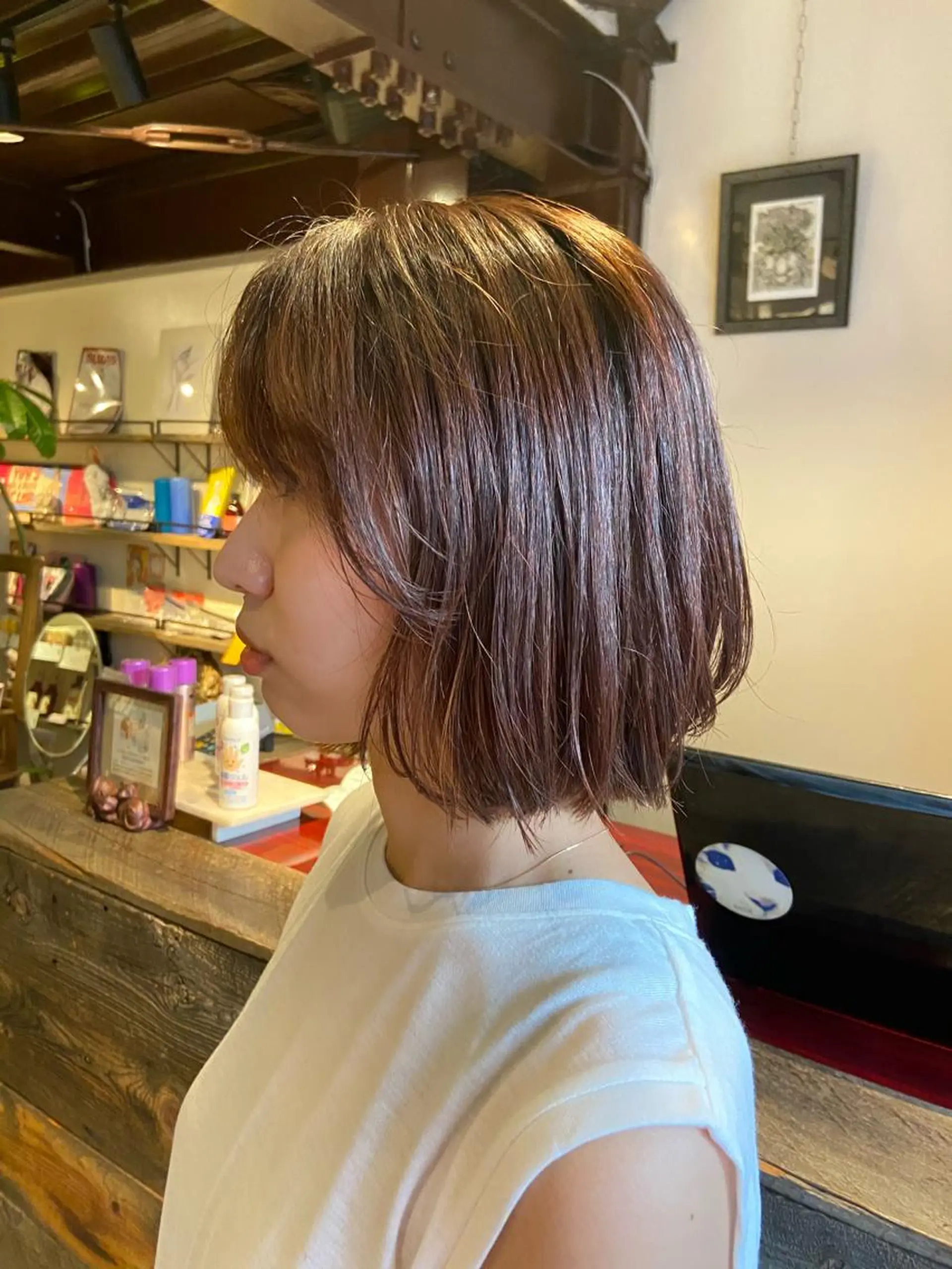 ミディアム カラー ボブ 吉川 愛美李のヘアスタイル