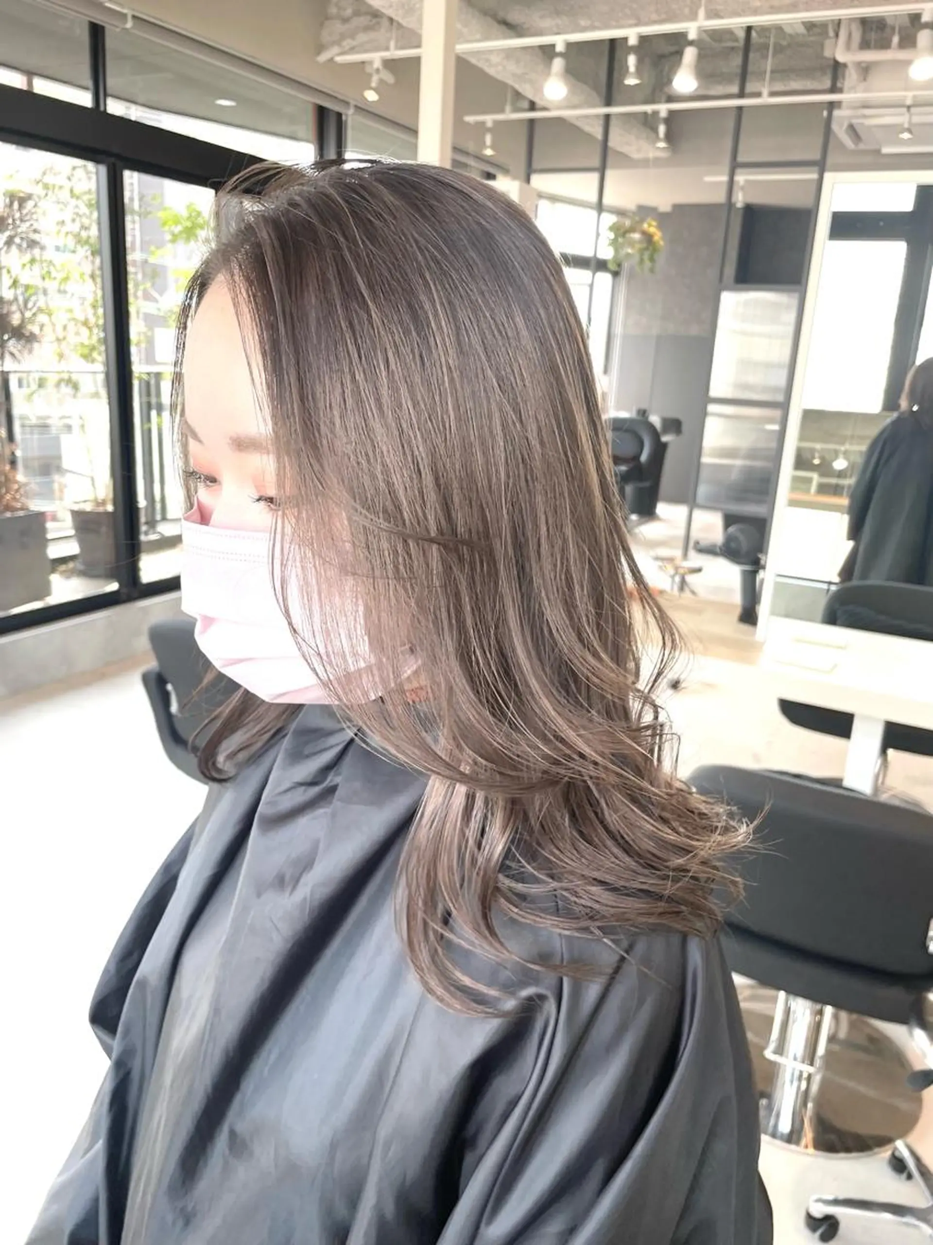 セミロング カラー アディクシーカラー バレイヤージュ ベージュカラー ブリーチ ケアブリーチ Lia所属・皆木 智晴のヘアスタイル