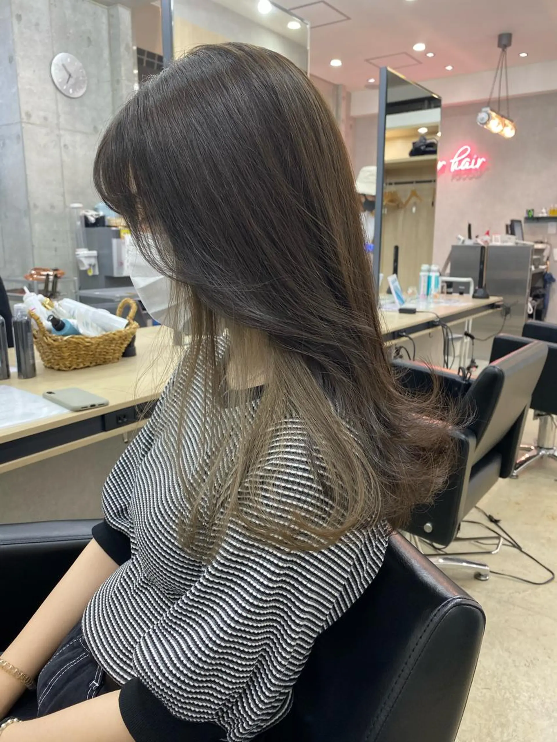 ロング カラー オリーブ/アッシュ やわらか透明感カラーのヘアスタイル