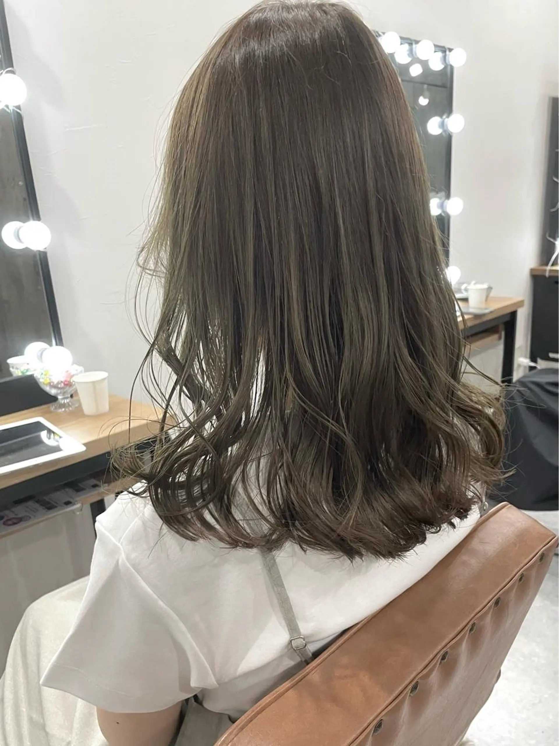 セミロング カラー 韓国ヘア特化💍 tiam💍ブリーチのヘアスタイル