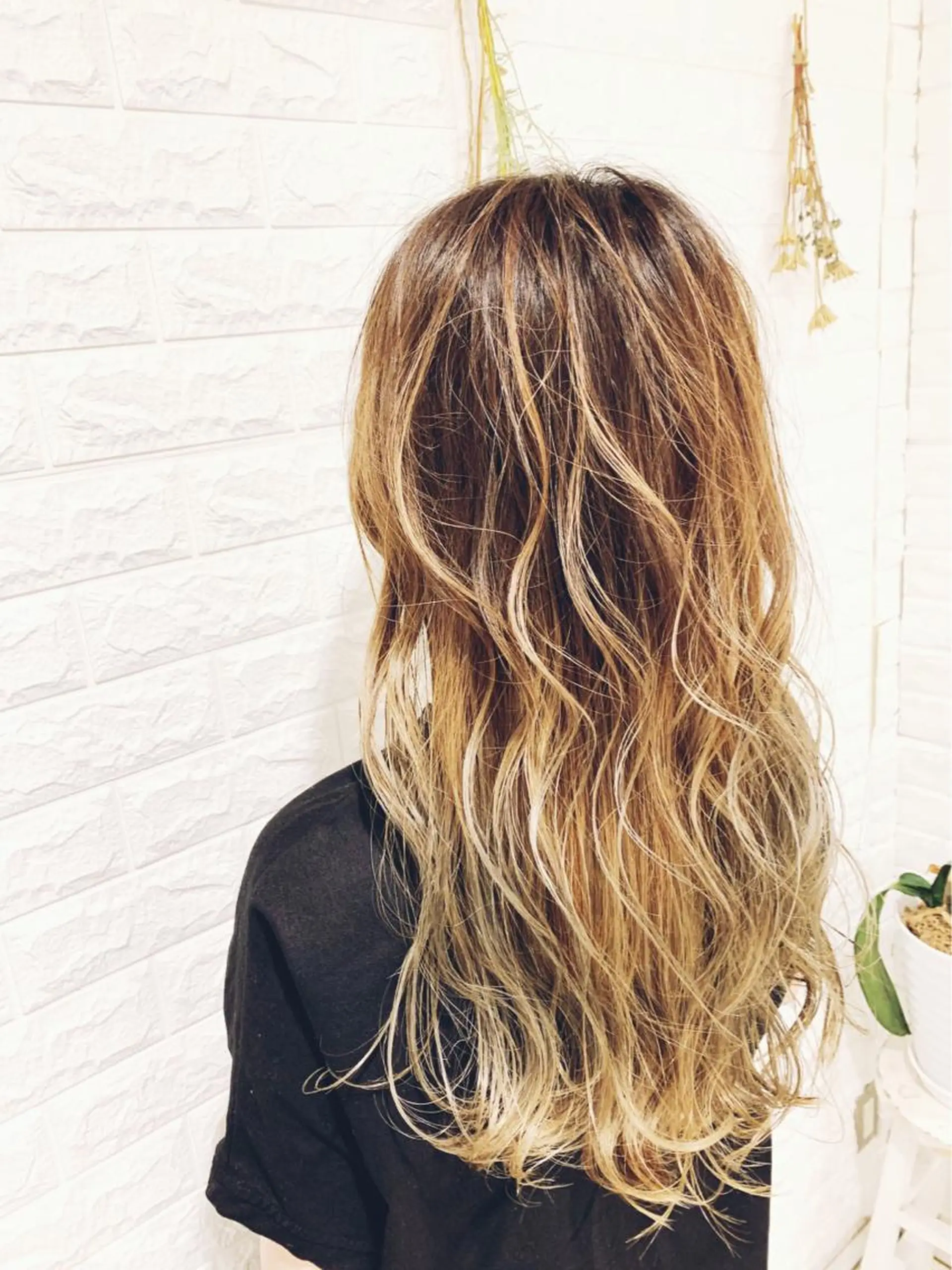 ロング カラー バレイヤージュ レイヤーカット ハイトーン/ブリーチ 山崎　悠次のヘアスタイル