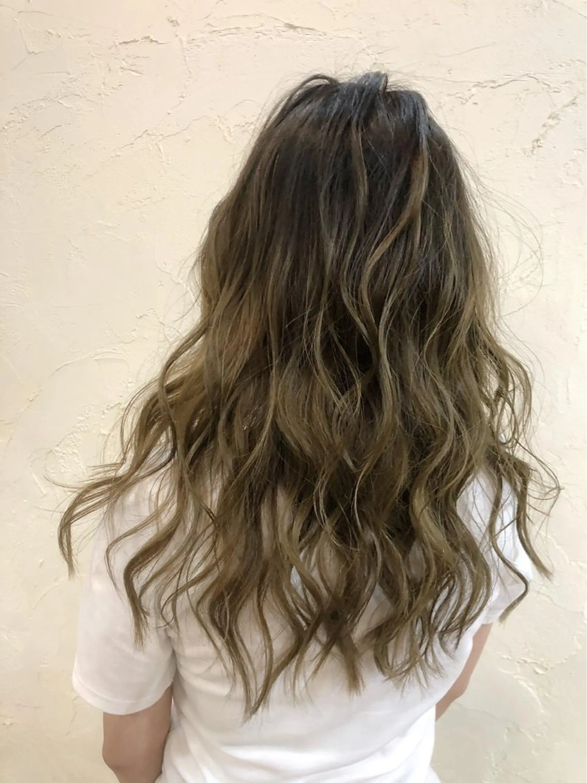 セミロング カット ヘアカラー 韓国レイヤー外国人風 透明感カラー髪質改善のヘアスタイル