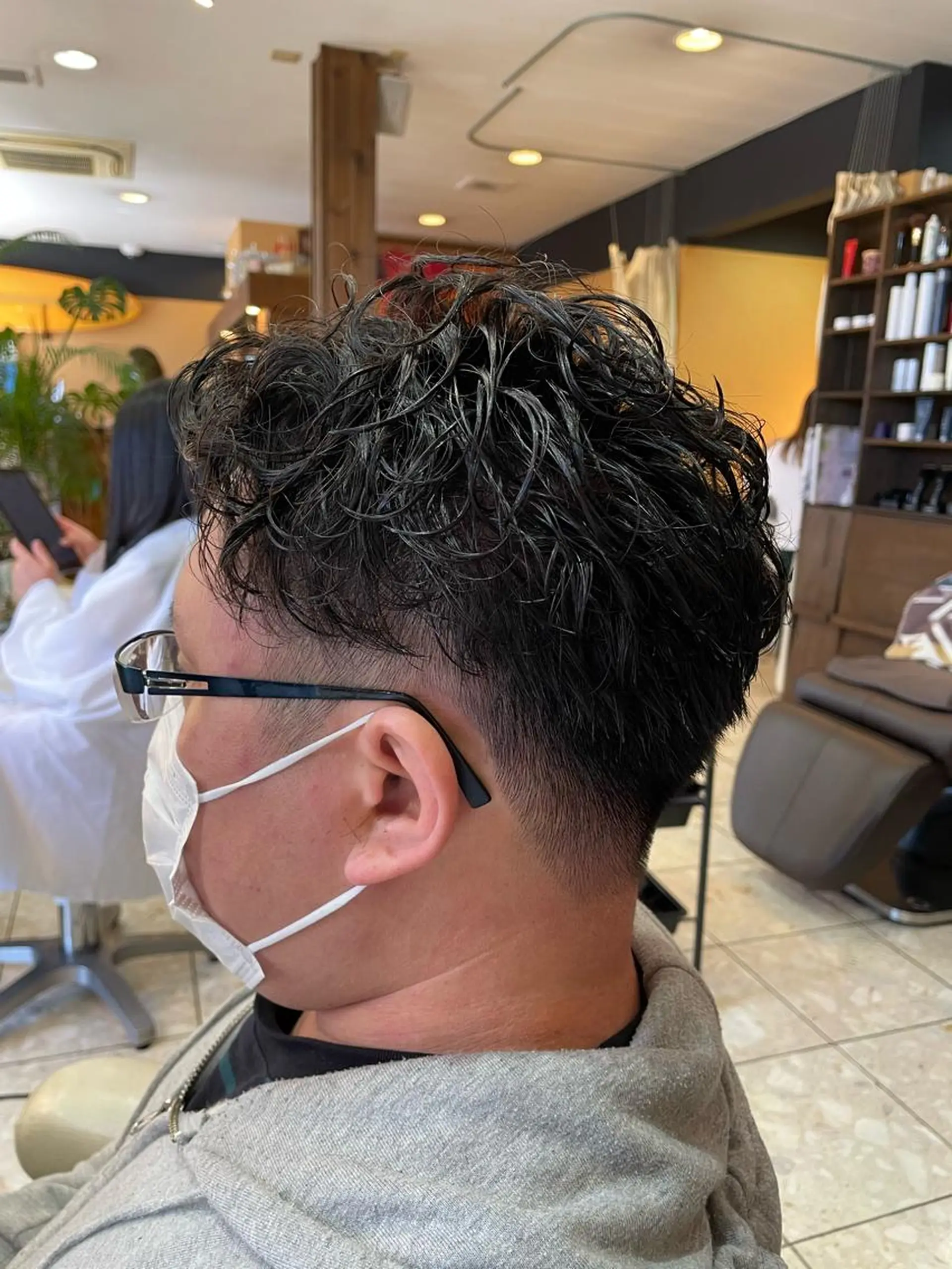 ショート パーマ メンズ メンズパーマ カット パーマ 飯泉/メンズカラー ツイスパ/メッシュのヘアスタイル