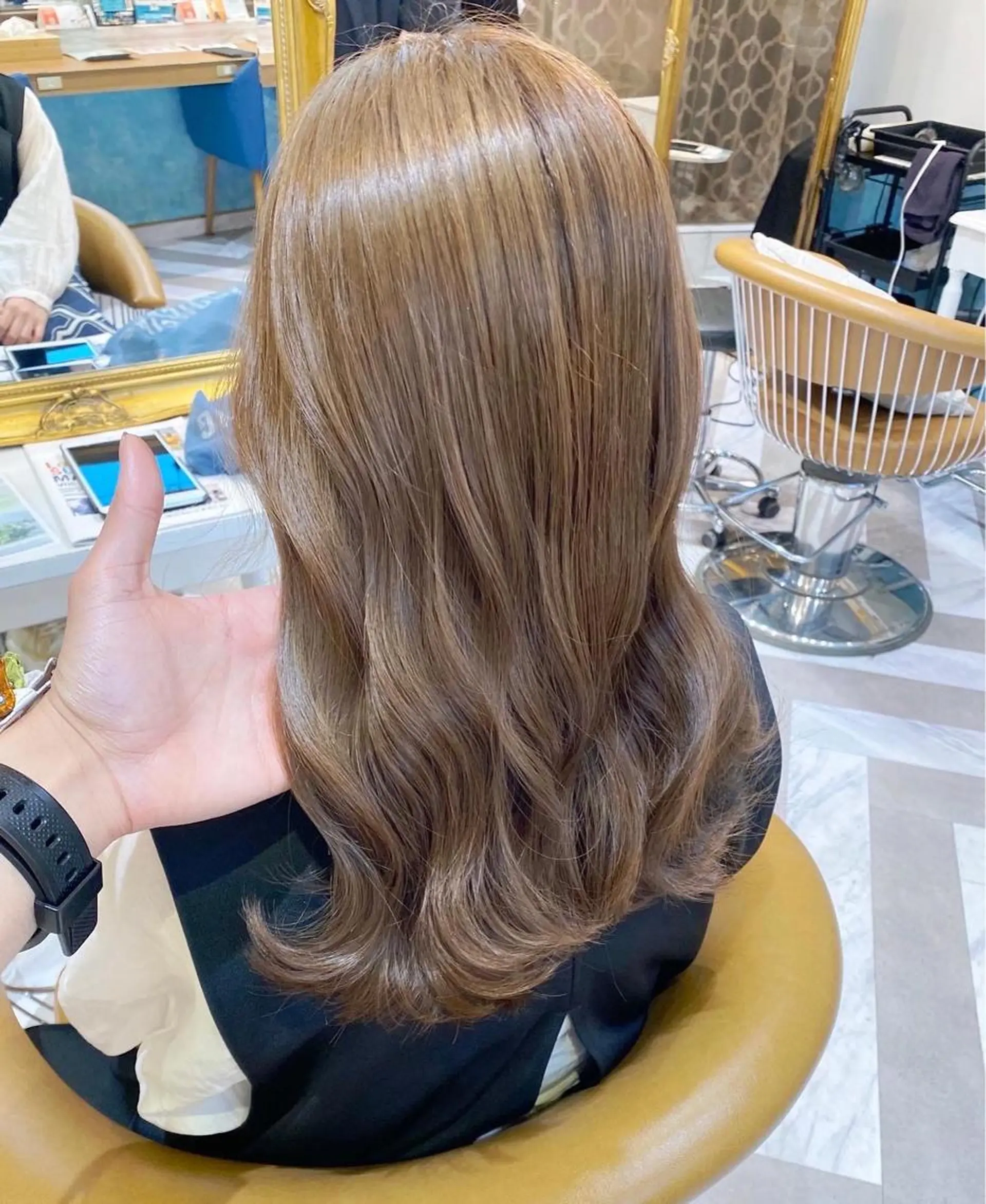 ミディアム ヘアカラー トリートメント レイヤーカット /透明感カラー西田のヘアスタイル