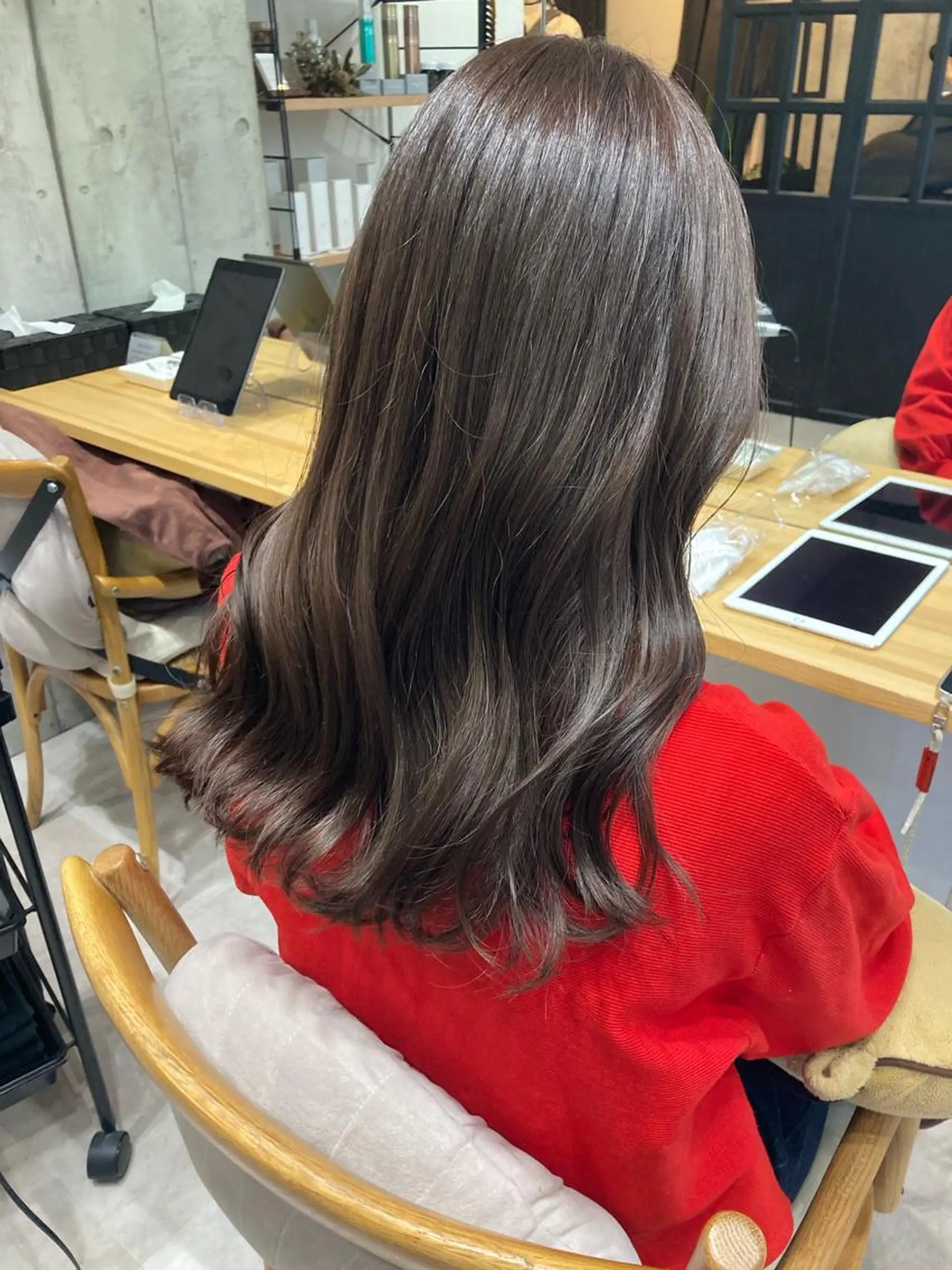 セミロング ✨色持ちの良い艶 カラー✨蟹江真世のヘアスタイル