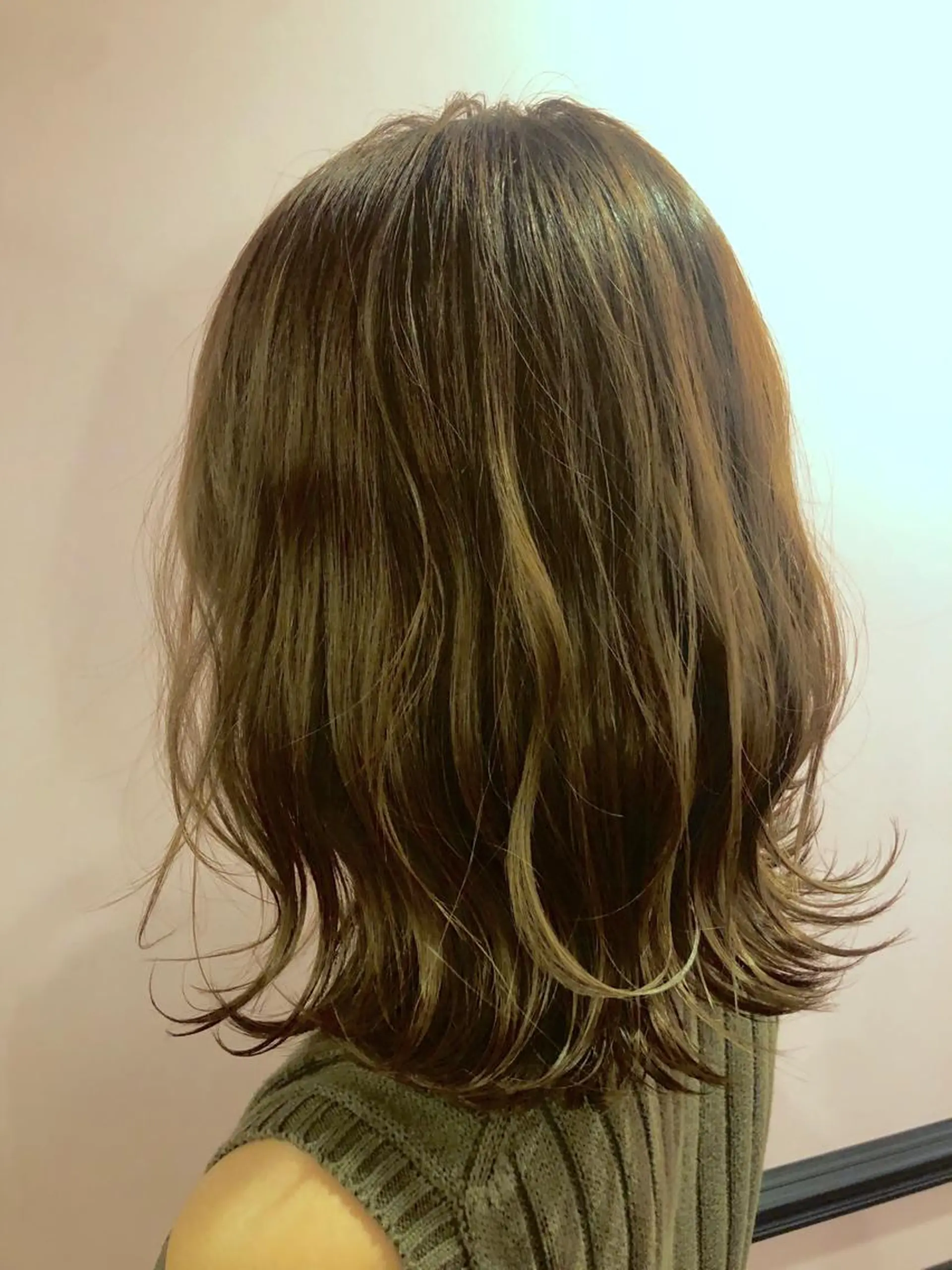 ミディアム カラー アッシュ ベージュカラー ハイライトカラー ハイライト ヘアカラー トリートメント ✨髪質改善縮毛矯正✨ 宇田川修平のエステ・リラクイメージ