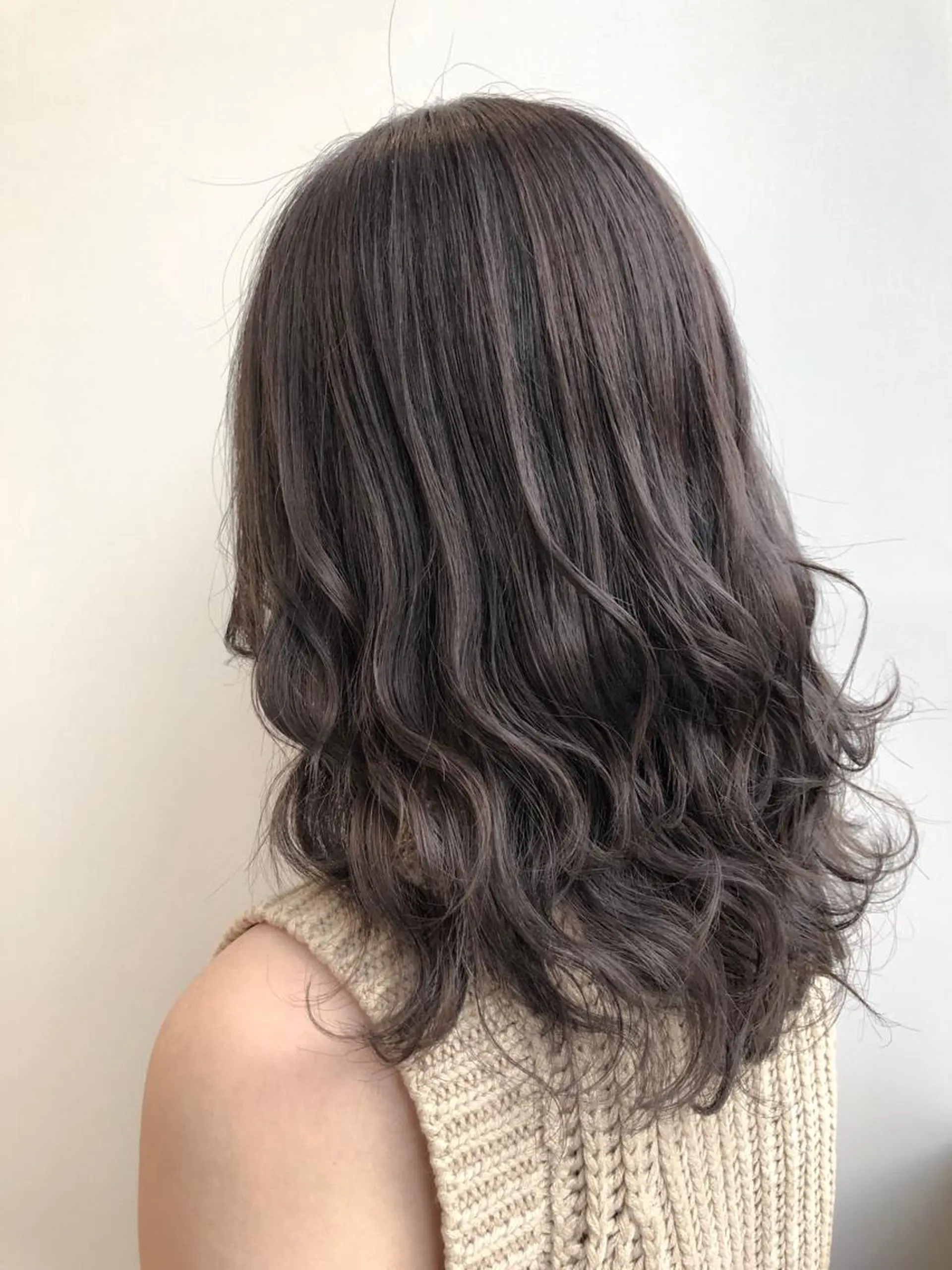 ミディアム カラー ブリーチ ケアブリーチ SALOWIN神戸三宮East店所属・【半個室、艶髪】西村 有司のヘアスタイル