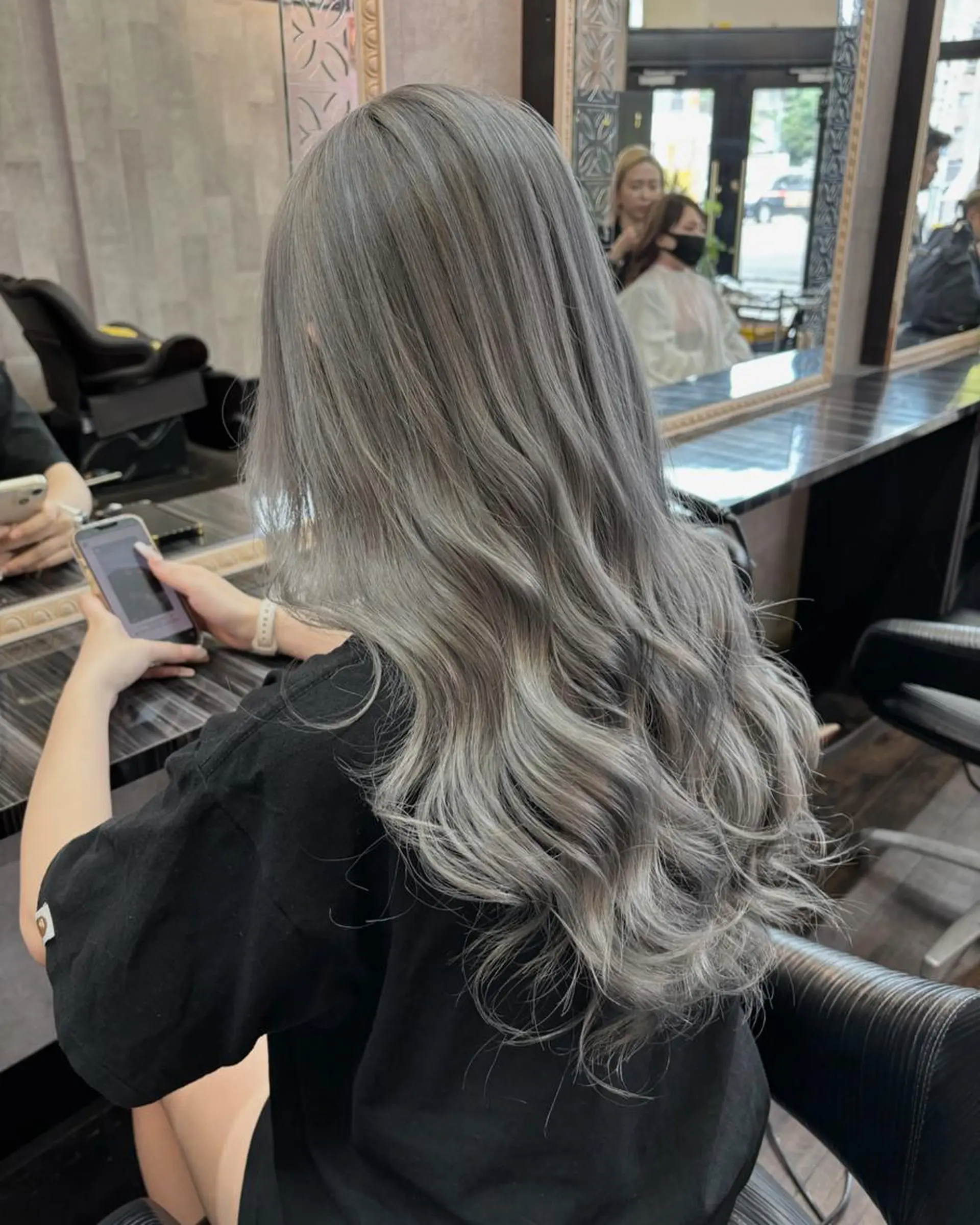 ロング カラー 紺野 愛美のヘアスタイル