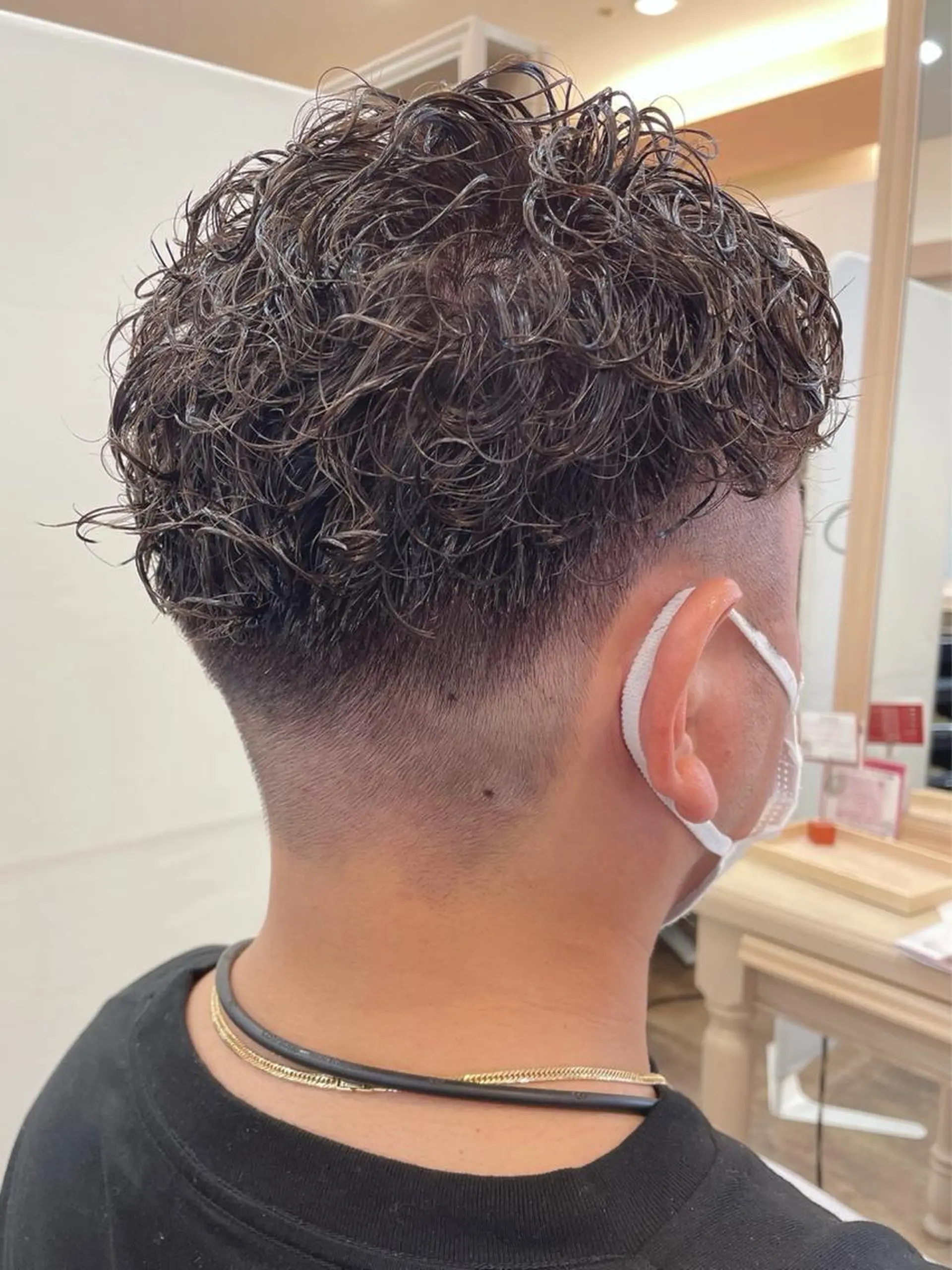 カラー パーマ メンズ フェードカット メンズパーマ グレージュ メンズパーマ🌀/ 中村郁未のヘアスタイル