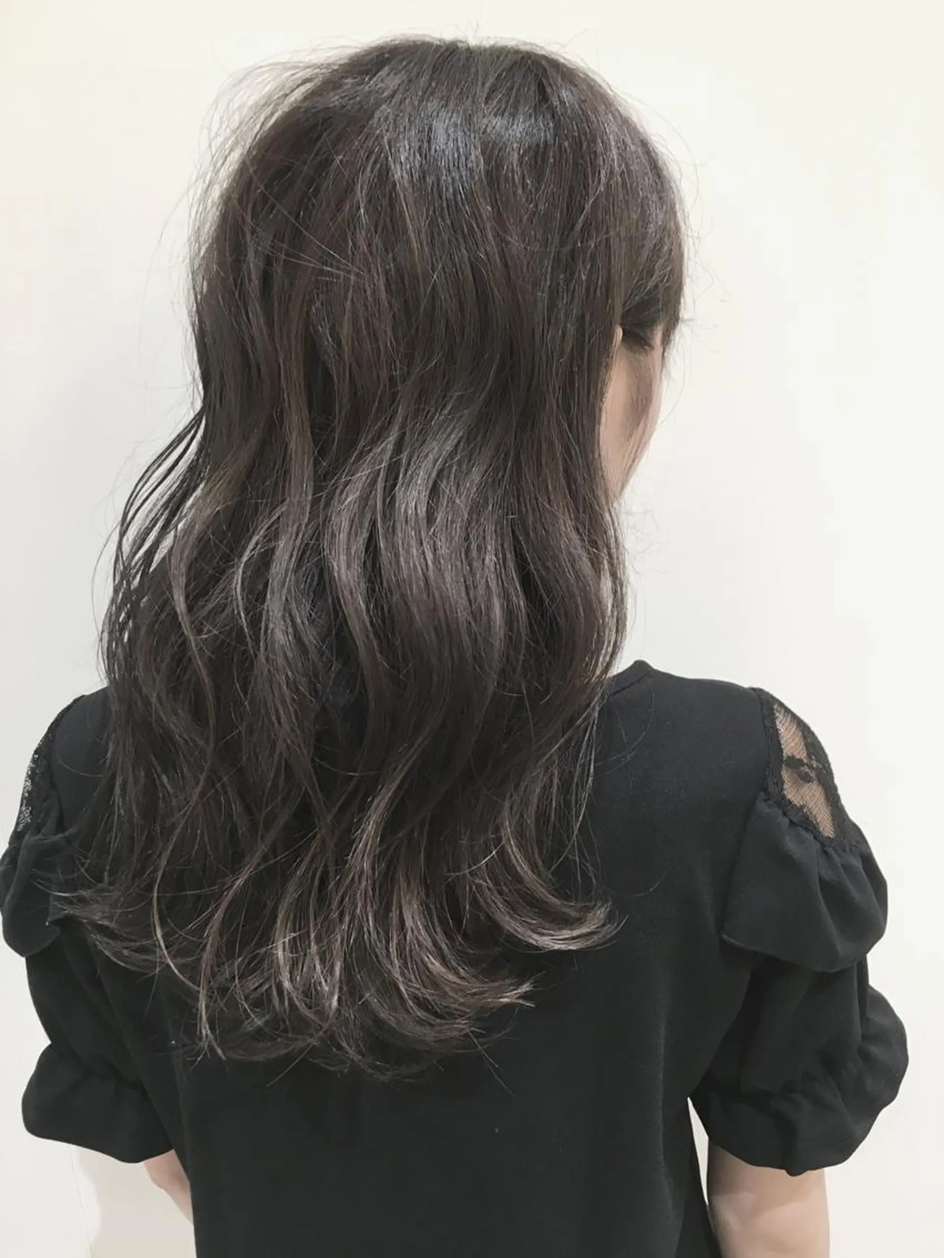 ミディアム due hair 京都駅前店 MILBON オージュア認定サロン【デューヘアー】所属・ハイトーンブリーチ 土坂　由志【京都】のヘアスタイル