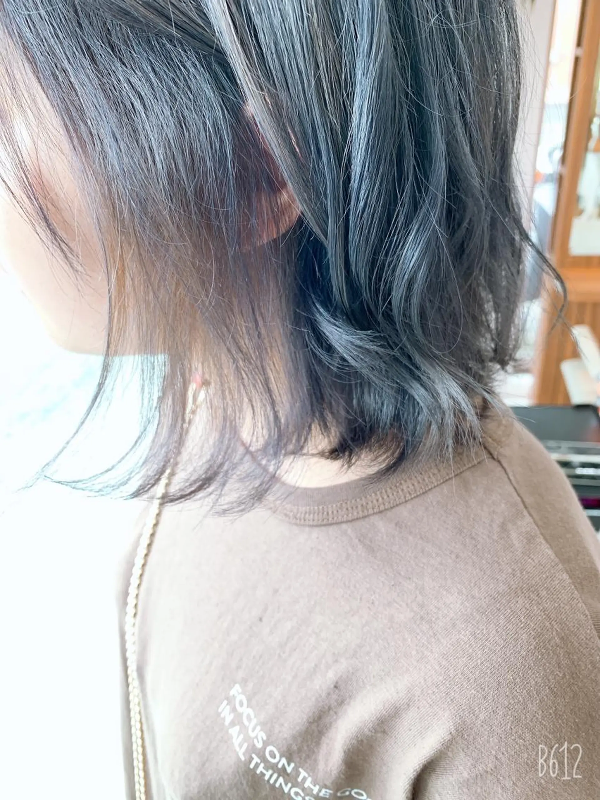 ミディアム カラー グレージュ 白髪ぼかしハイライト 柳川拓哉のヘアスタイル