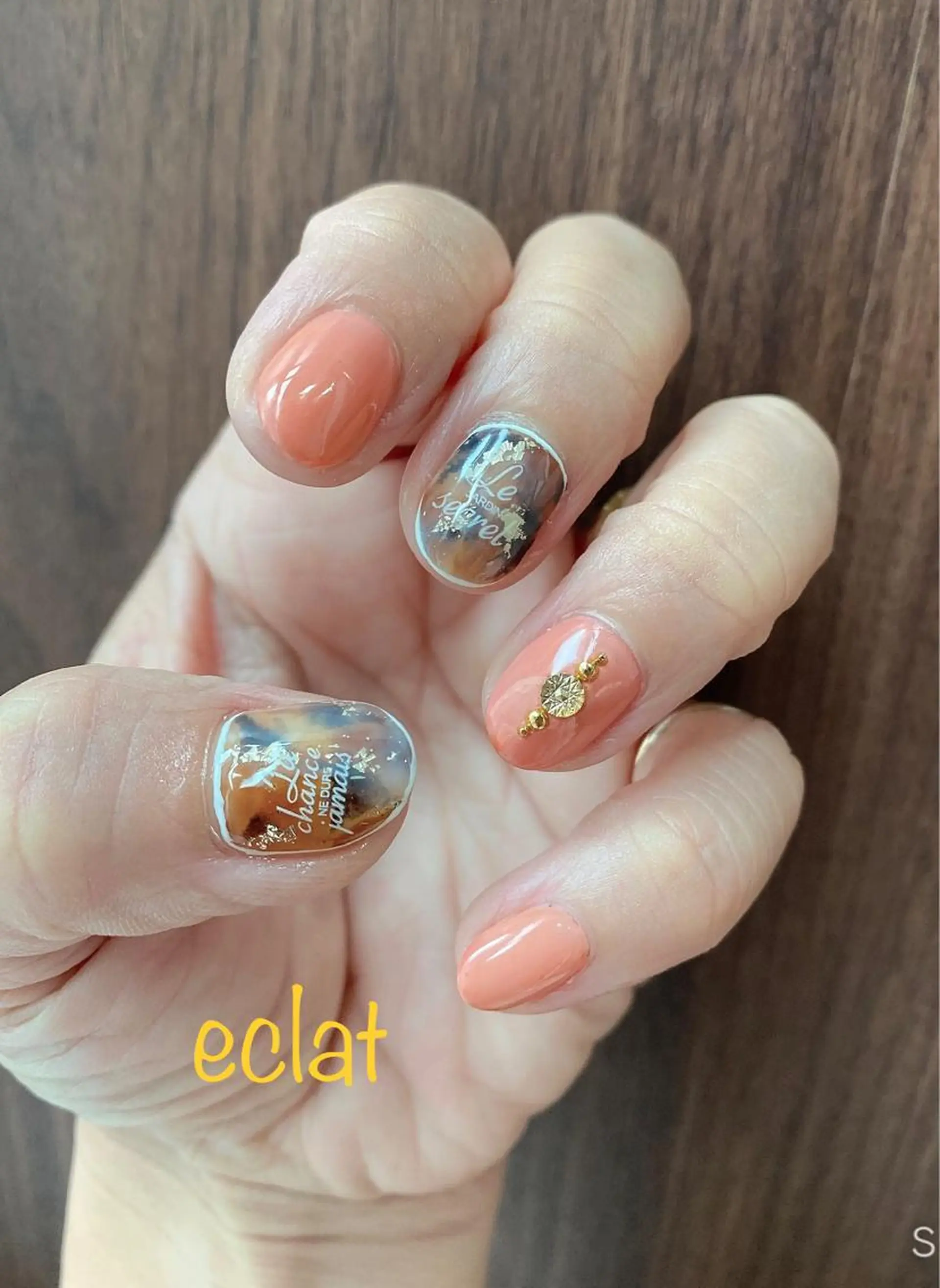 ネイル べっ甲ネイル センター南 eclatのネイルデザイン