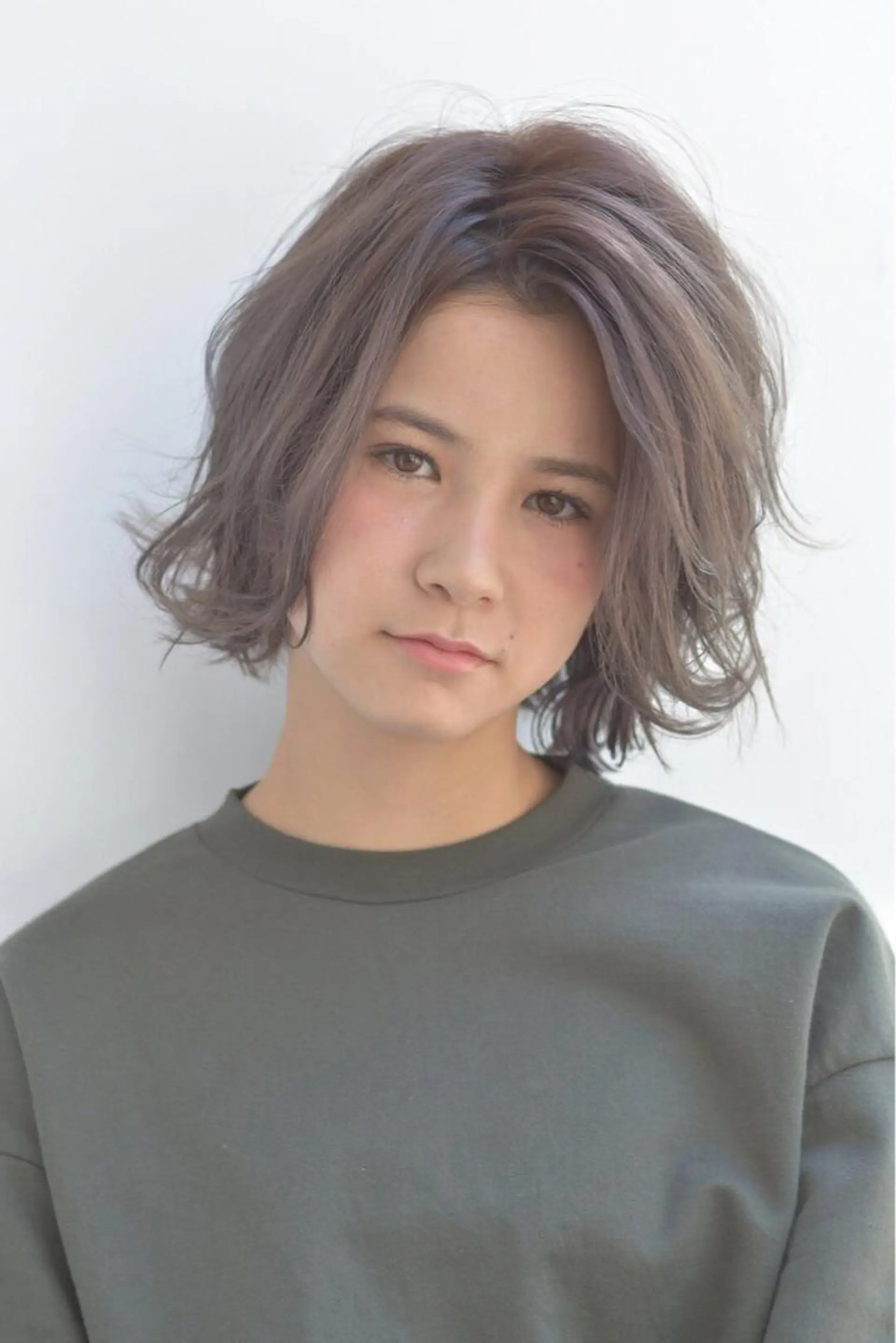 ショート ミディアム カラー パーマ グレージュ 磯部 巧 bob/ショートのヘアスタイル