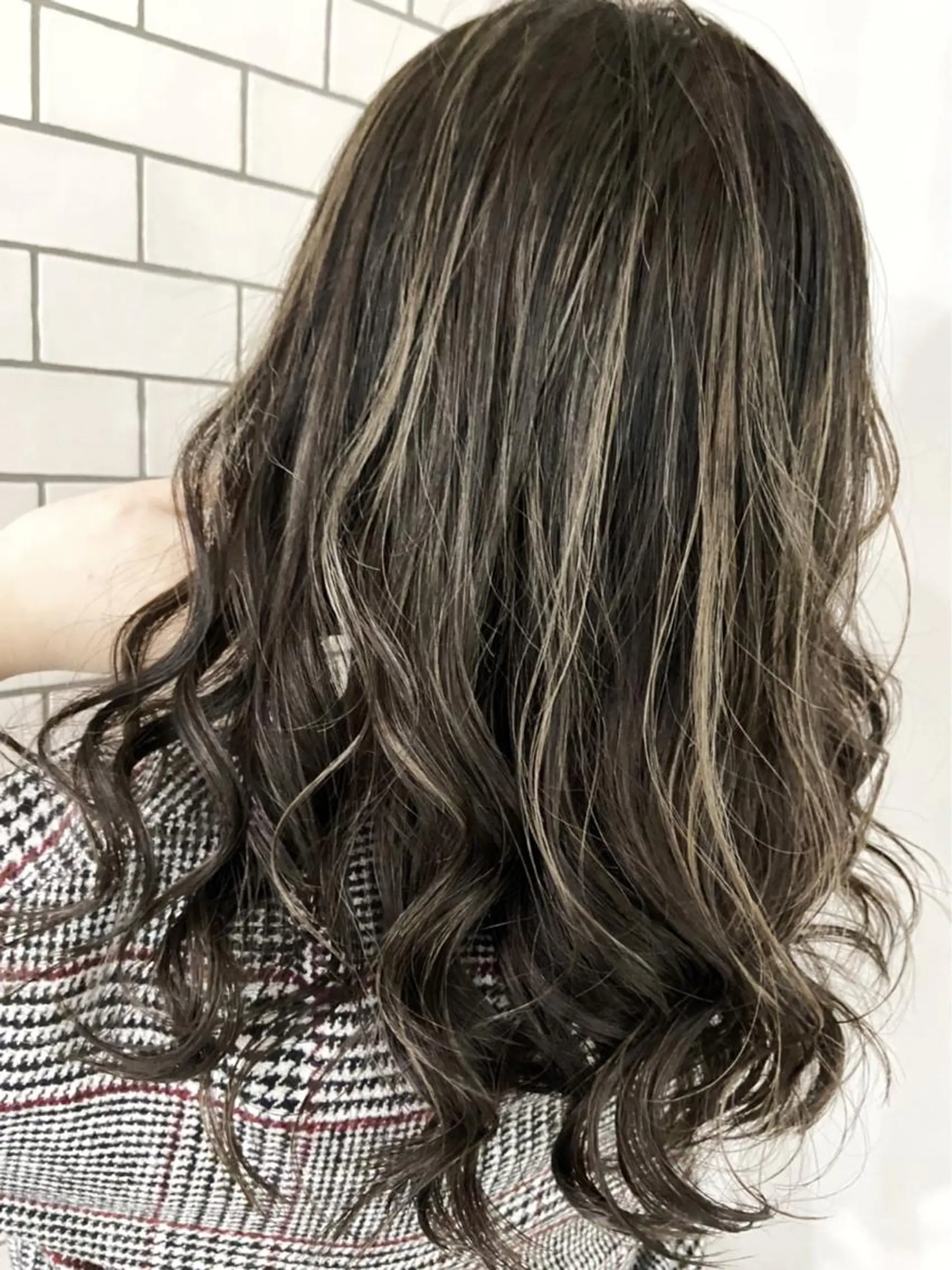 ミディアム カラー ヘアアレンジ アッシュ バレイヤージュ ベージュカラー グラデーションカラー ハイライトカラー 指名支持率NO.1 スタイリストのヘアスタイル