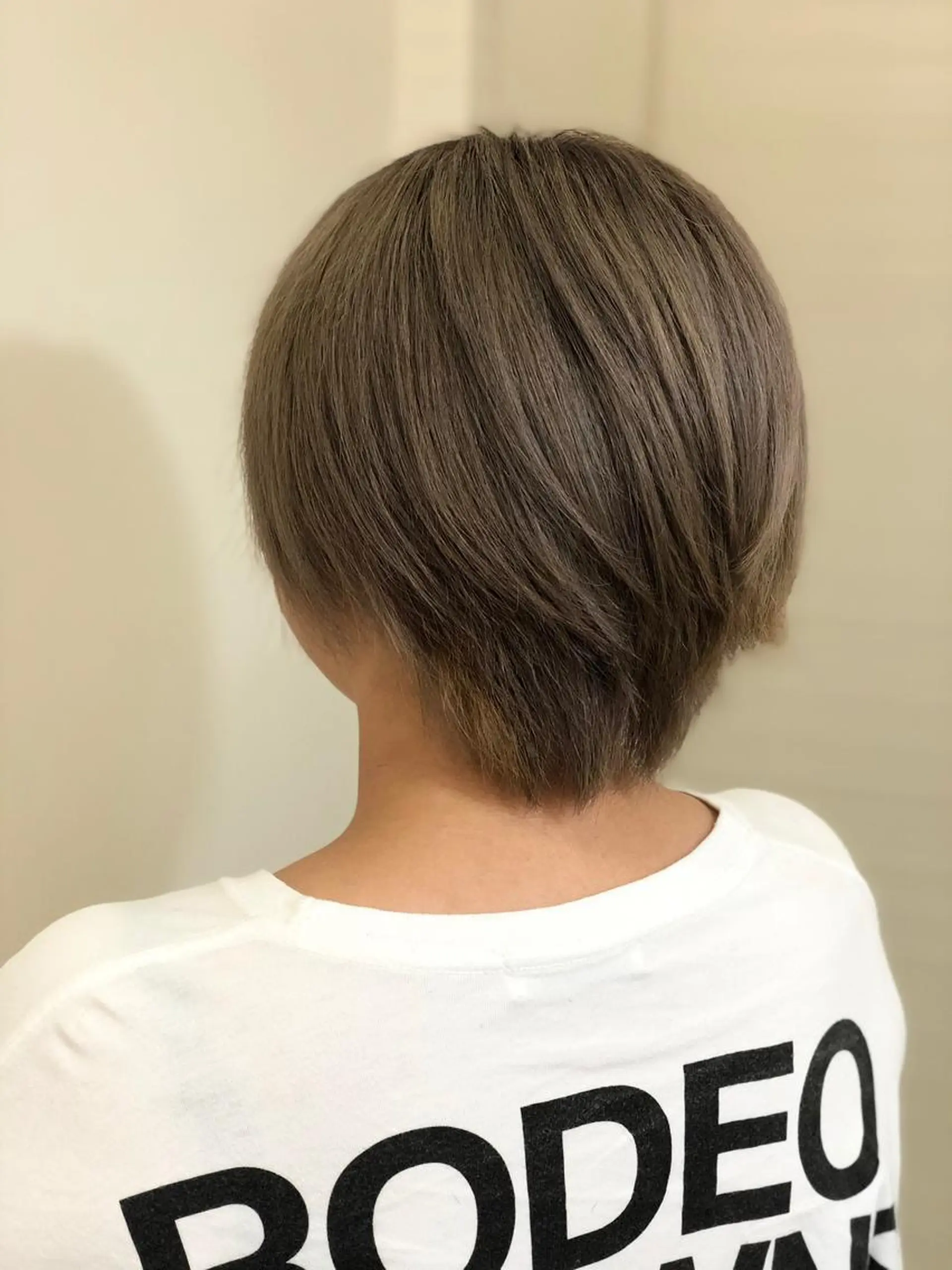 ショート ヘアカラー 岡本 健秀のヘアスタイル