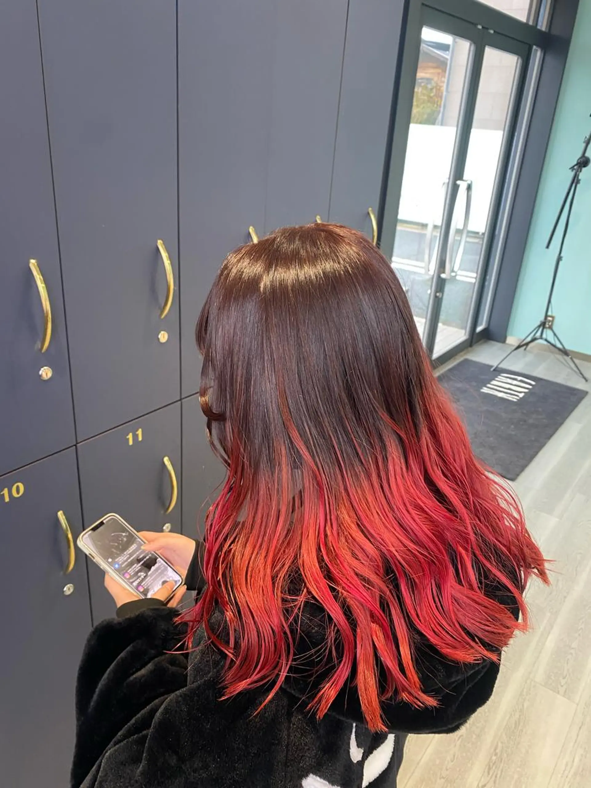 セミロング カラー 磯田 冬弥のヘアスタイル