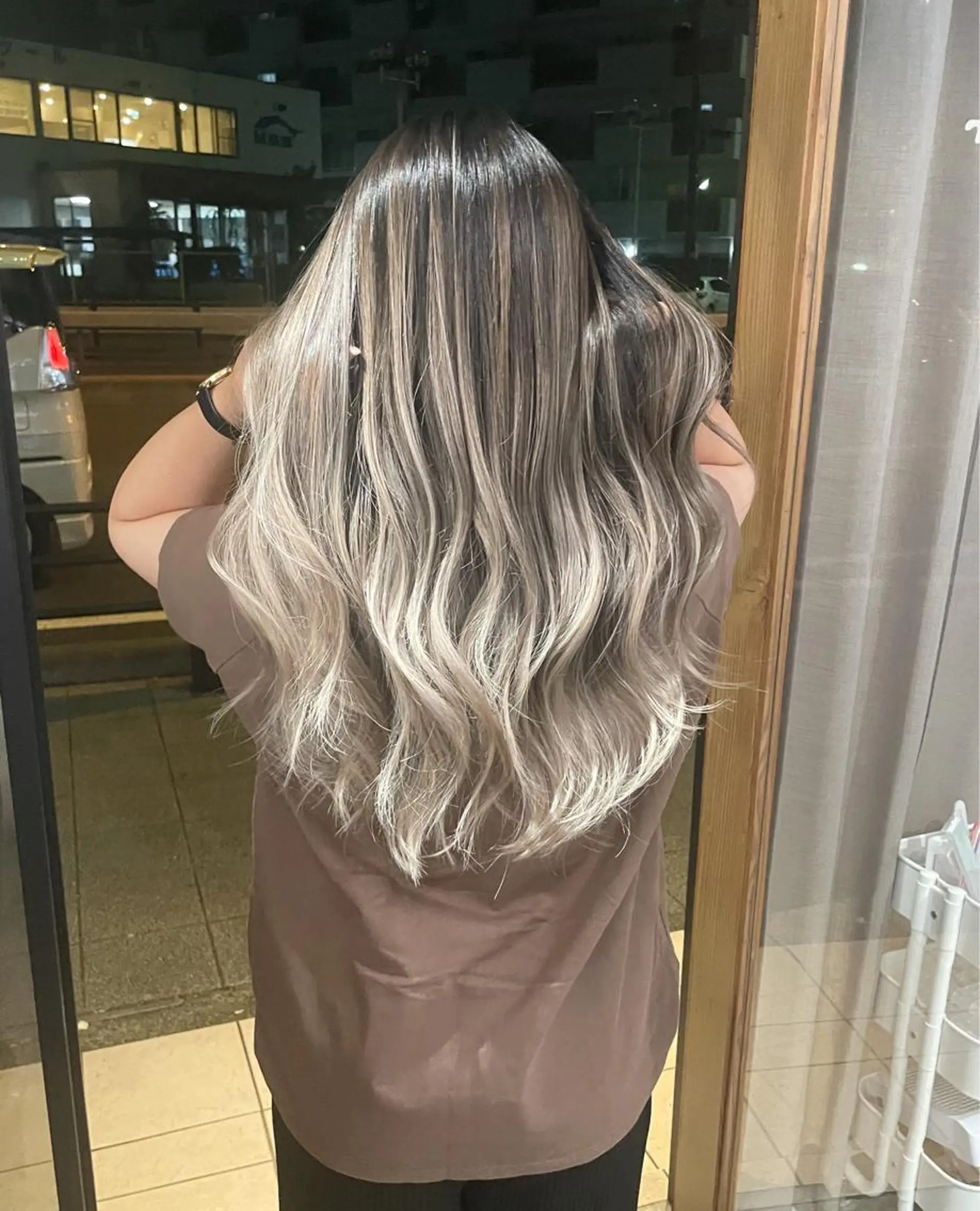 ロング 岸川 恭子のヘアスタイル