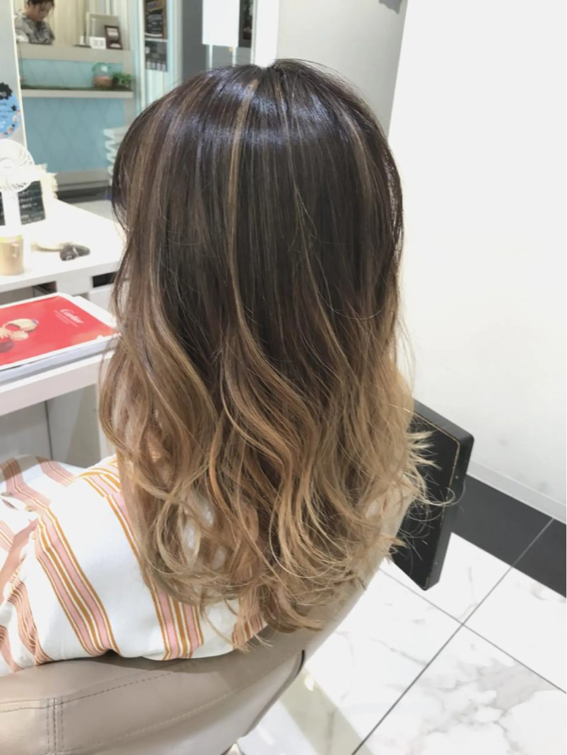 セミロング カラー ベージュカラー 透明感カラー グラデーションカラー ハイライトカラー ハイライト 山崎俊輔/髪質改善 /バレイヤージュのヘアスタイル