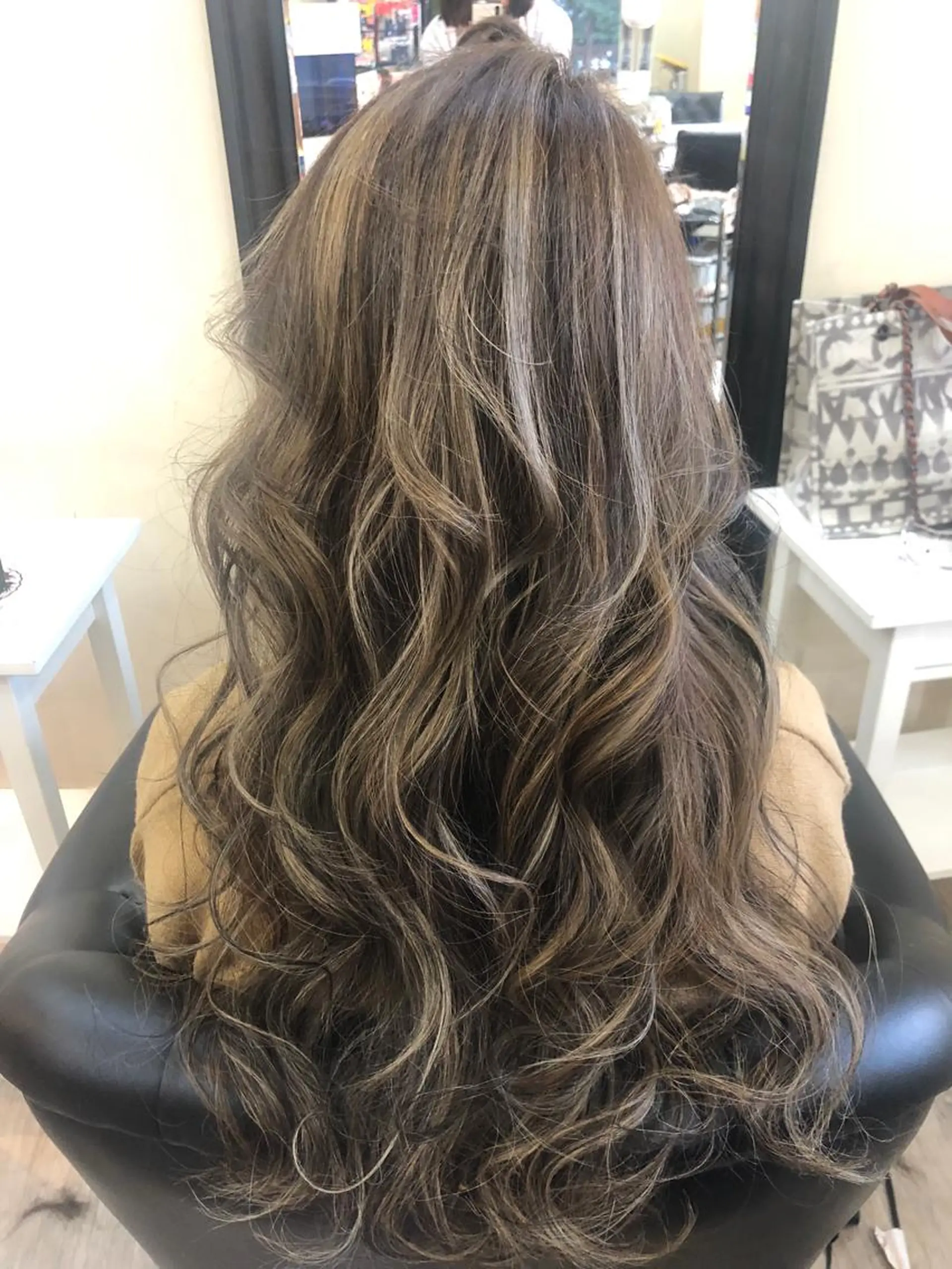 ロング カラー カット ヘアカラー パーマ トリートメント 鶴見 和美のヘアスタイル