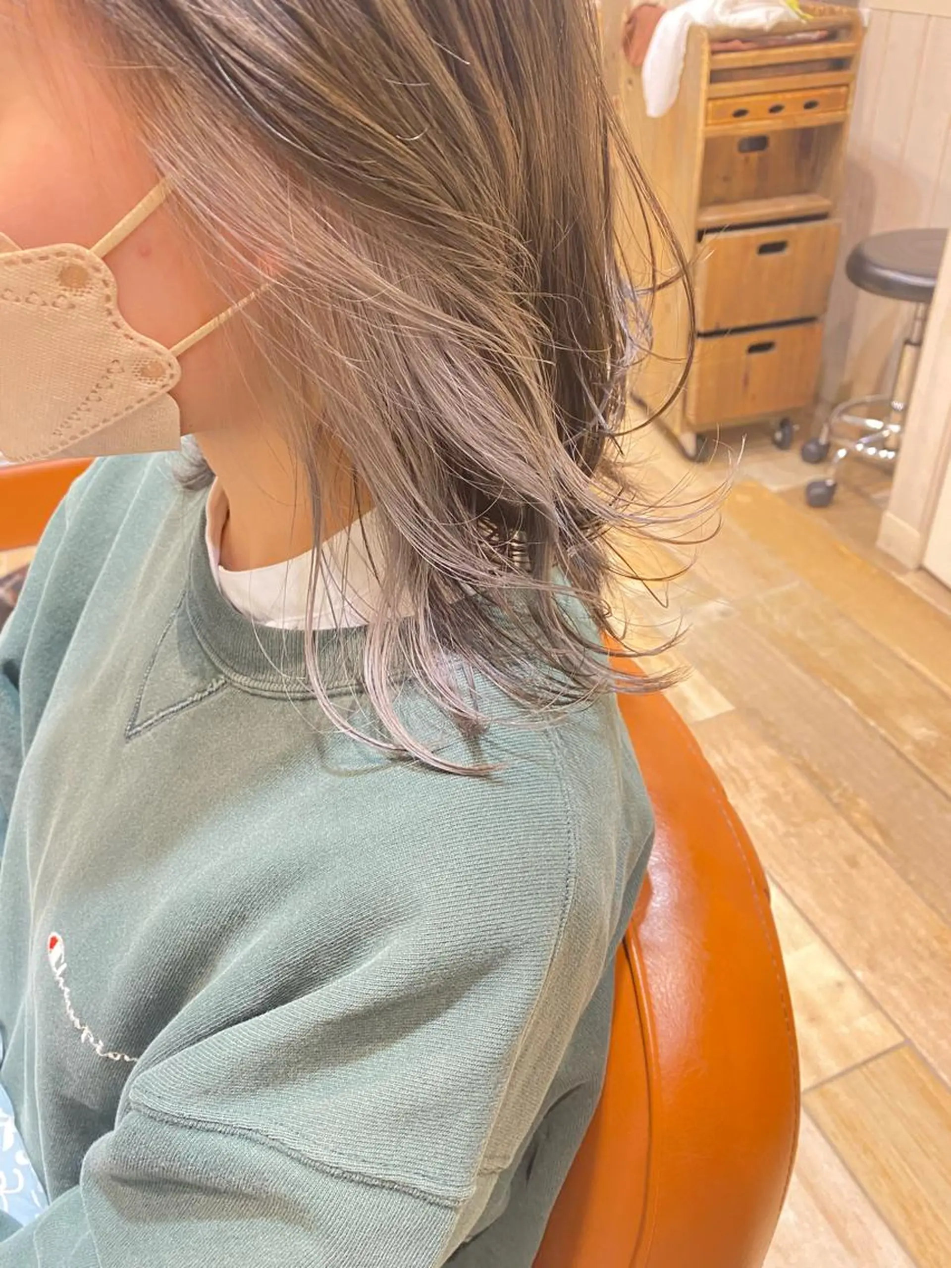 セミロング カラー ヘアカラー 宮内 真乃のヘアスタイル