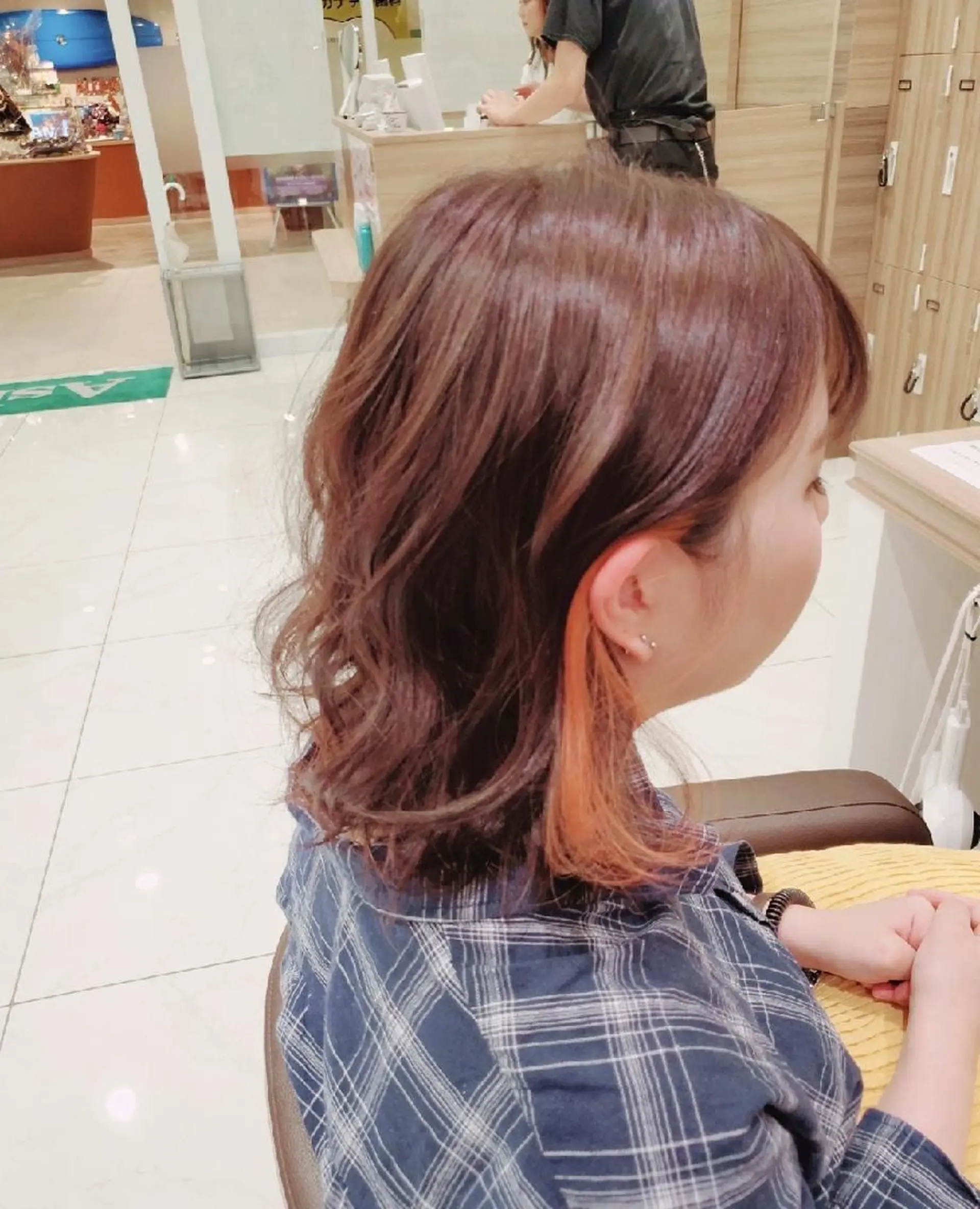 ミディアム カラー ブリーチ イヤリングカラー イルミナカラー オレンジ 中村 和貴のヘアスタイル