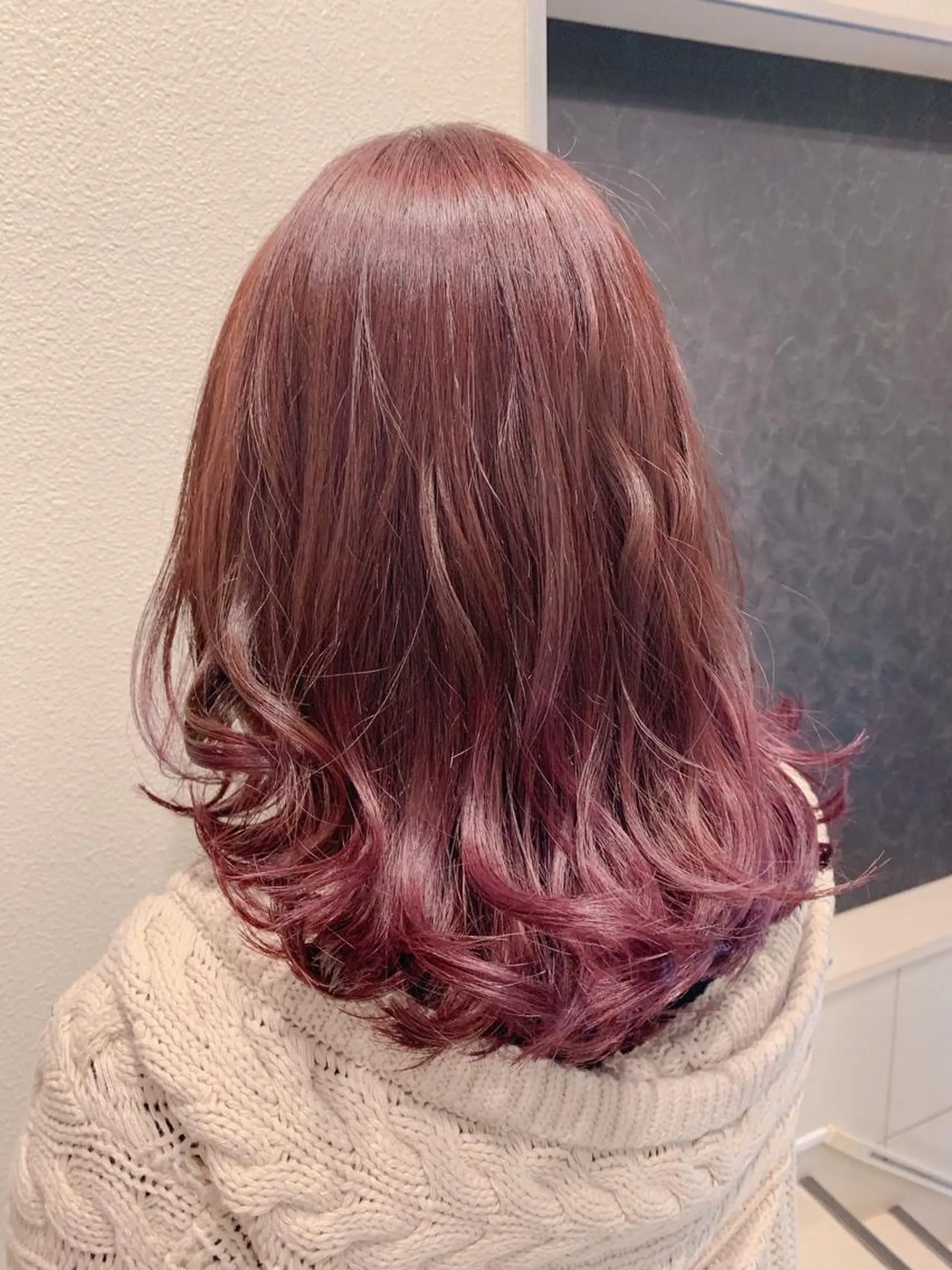 セミロング カラー ブリーチ グラデーションカラー ピンクカラー ピンクパープル パープルカラー カット ヘアカラー clear-style所属・藤本 麻衣のヘアスタイル