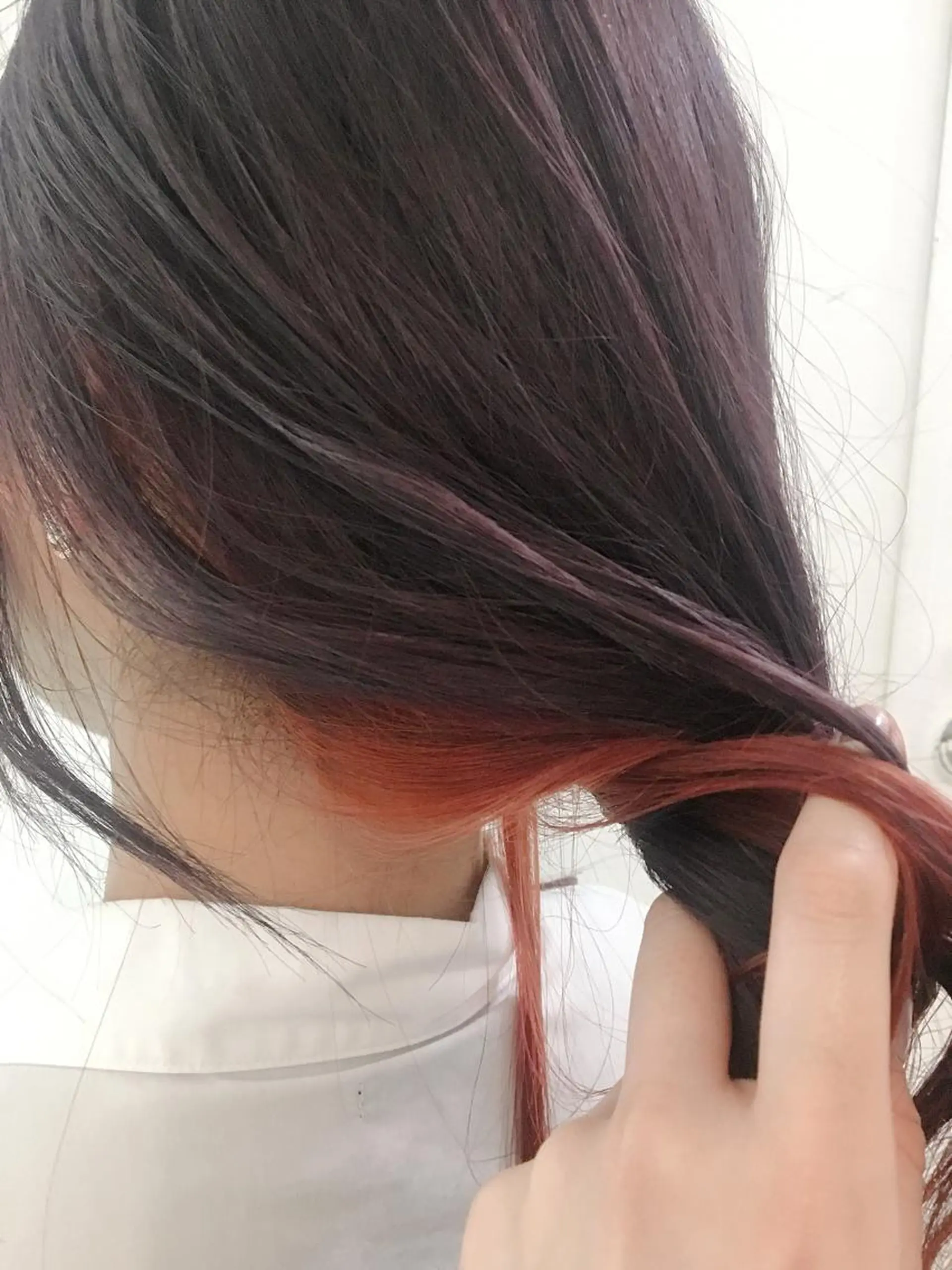 カラー ピンクカラー レッドカラー nuu所属・💜ショート💜 ウルフ、ボブ二色亜美のヘアスタイル