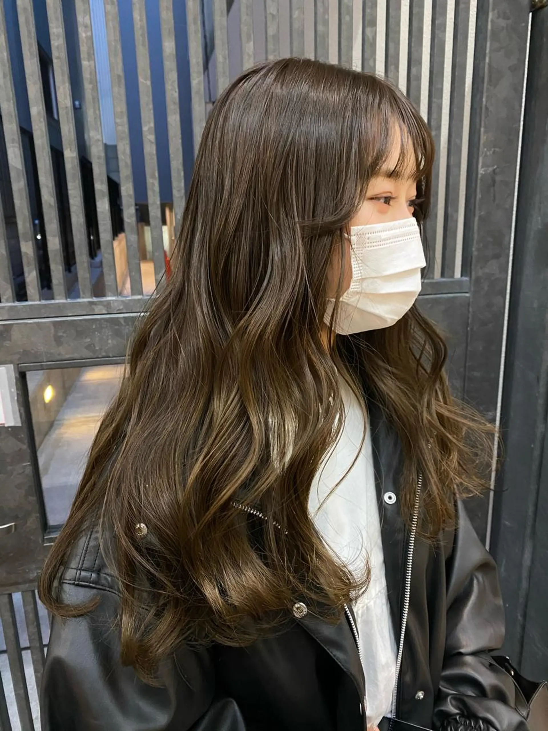 ロング カラー グレージュ オリーブグレージュ オリーブグレー ウルフカット／吉村 桃子のヘアスタイル