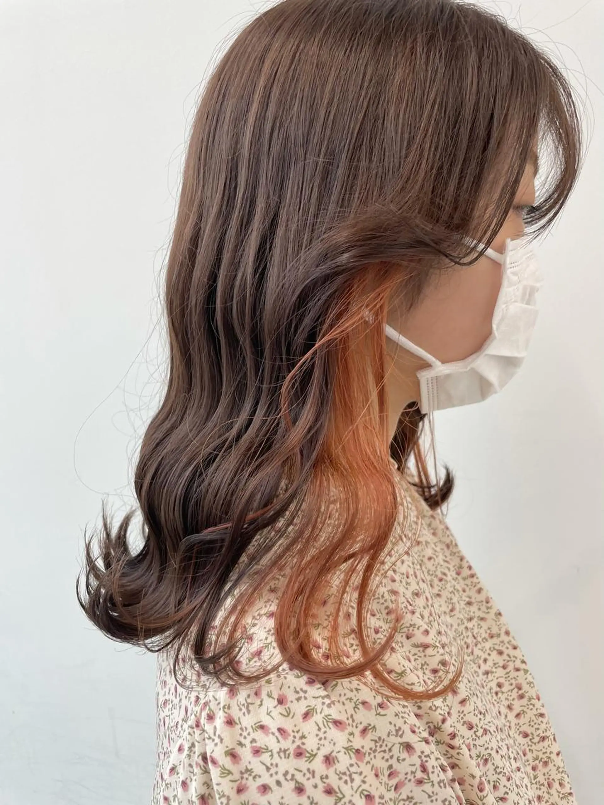 ミディアム カラー ヘアアレンジ ブリーチ イヤリングカラー オレンジ ヘアカラー トリートメント 🦄インナーカラー 🦄貫井彩花のヘアスタイル