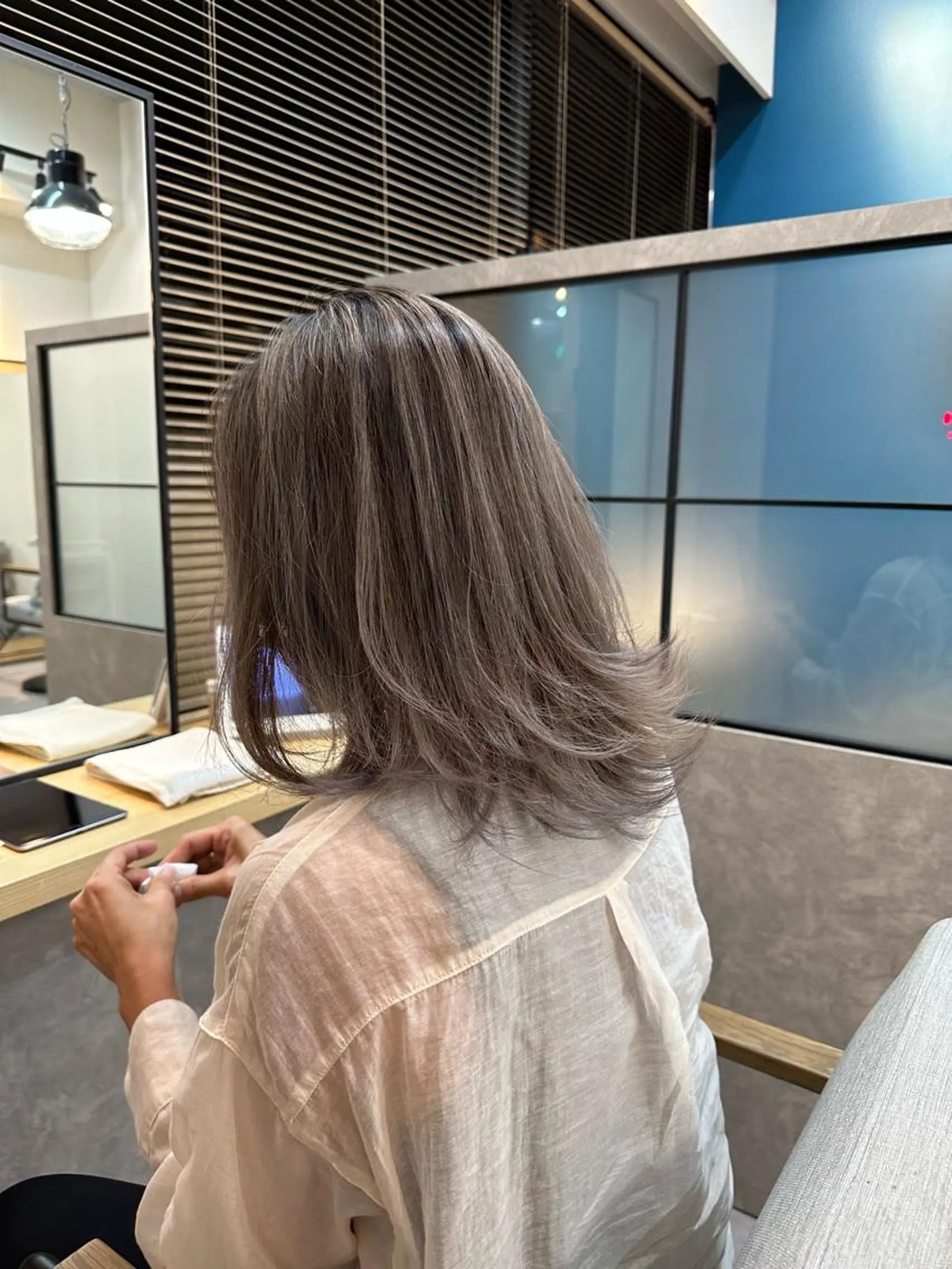 ミディアム カラー バレイヤージュ グレージュ レイヤーカット カット ヘアカラー ハイトーン/ボブ/ レイヤー💫カイセイのヘアスタイル