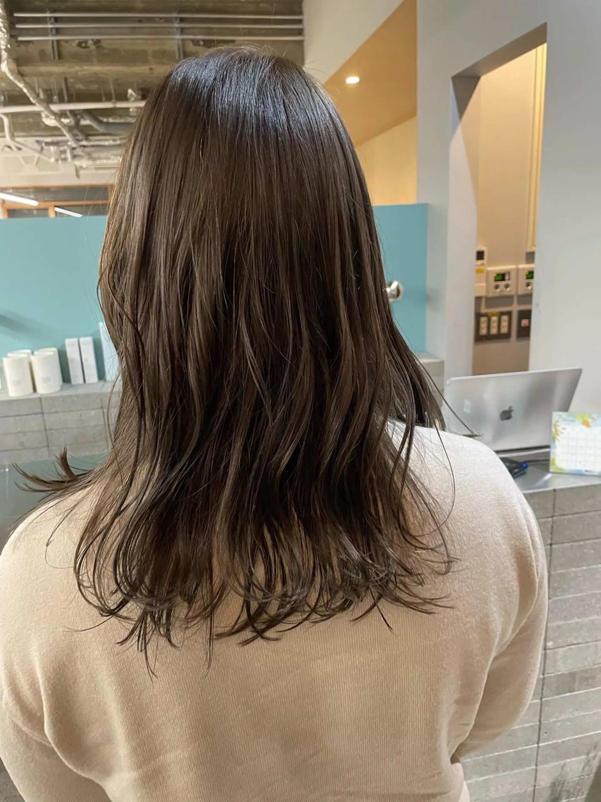 セミロング カラー グレージュ オリーブグレージュ オリーブグレー INCE HAIR 梅田　阪口のヘアスタイル