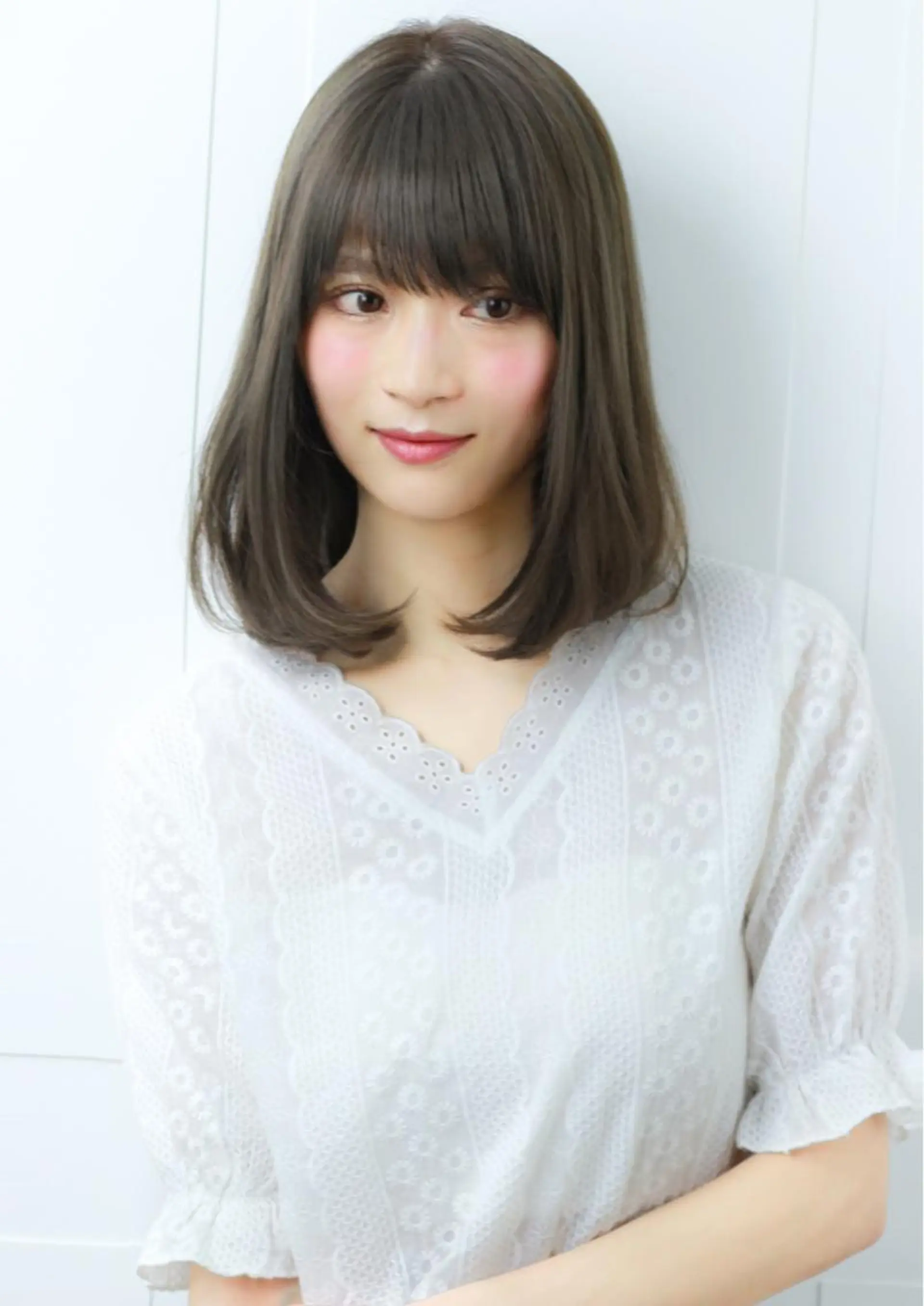 ミディアム カラー 森 海のヘアスタイル