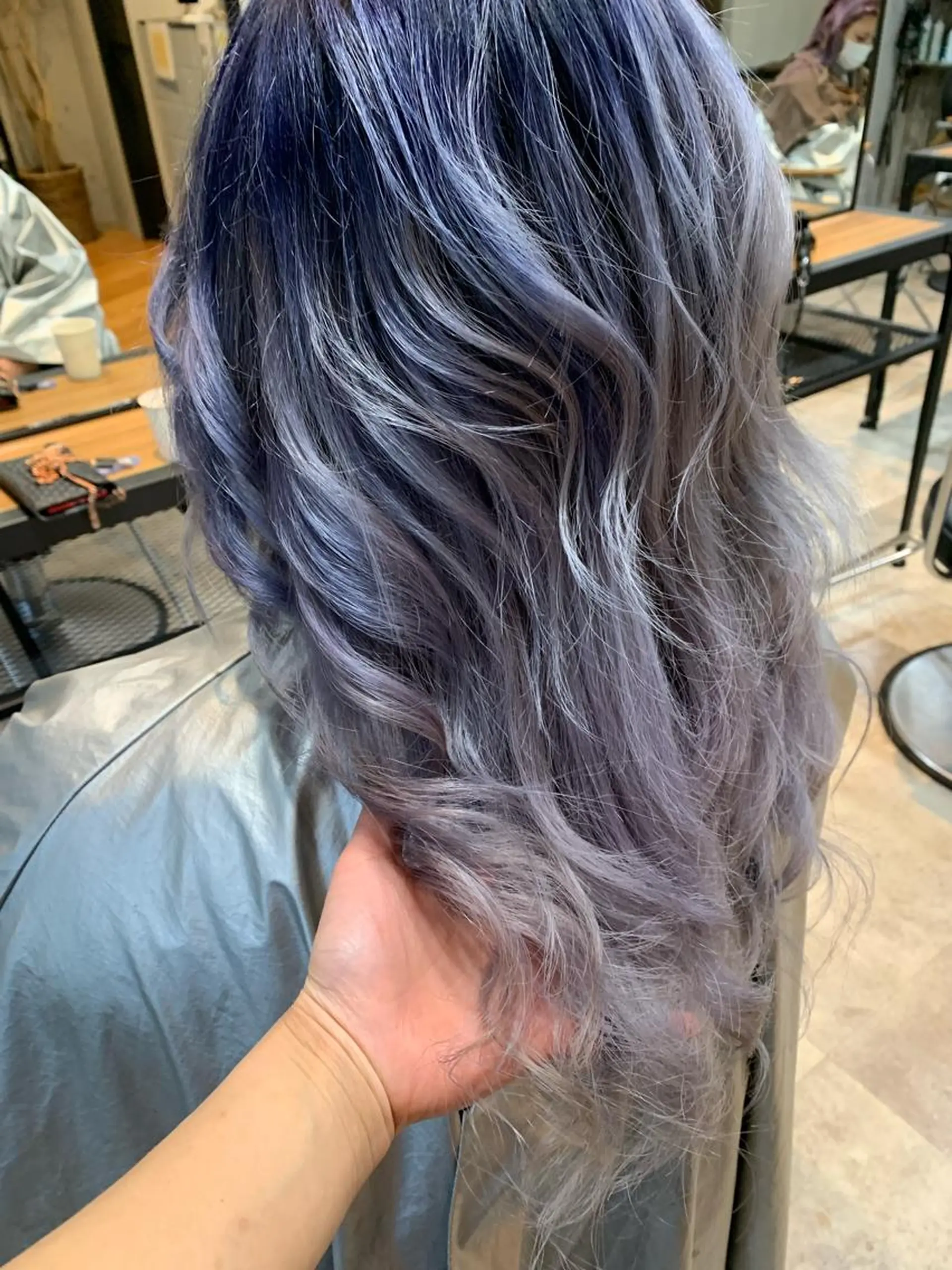 ロング パープルカラー カット ヘアカラー トリートメント 山本 みきのヘアスタイル