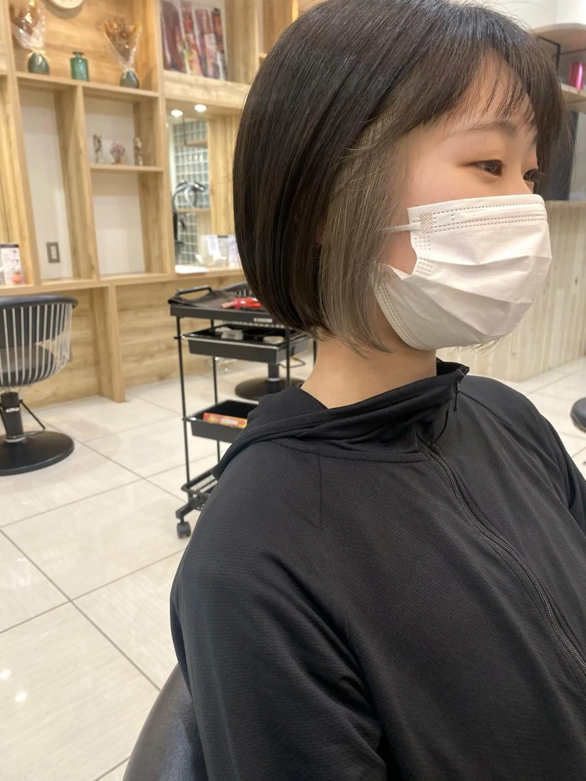 ショート カラー ベージュカラー インナーカラー ホワイトベージュ 韓国ヘア／艶カラー minamiのヘアスタイル