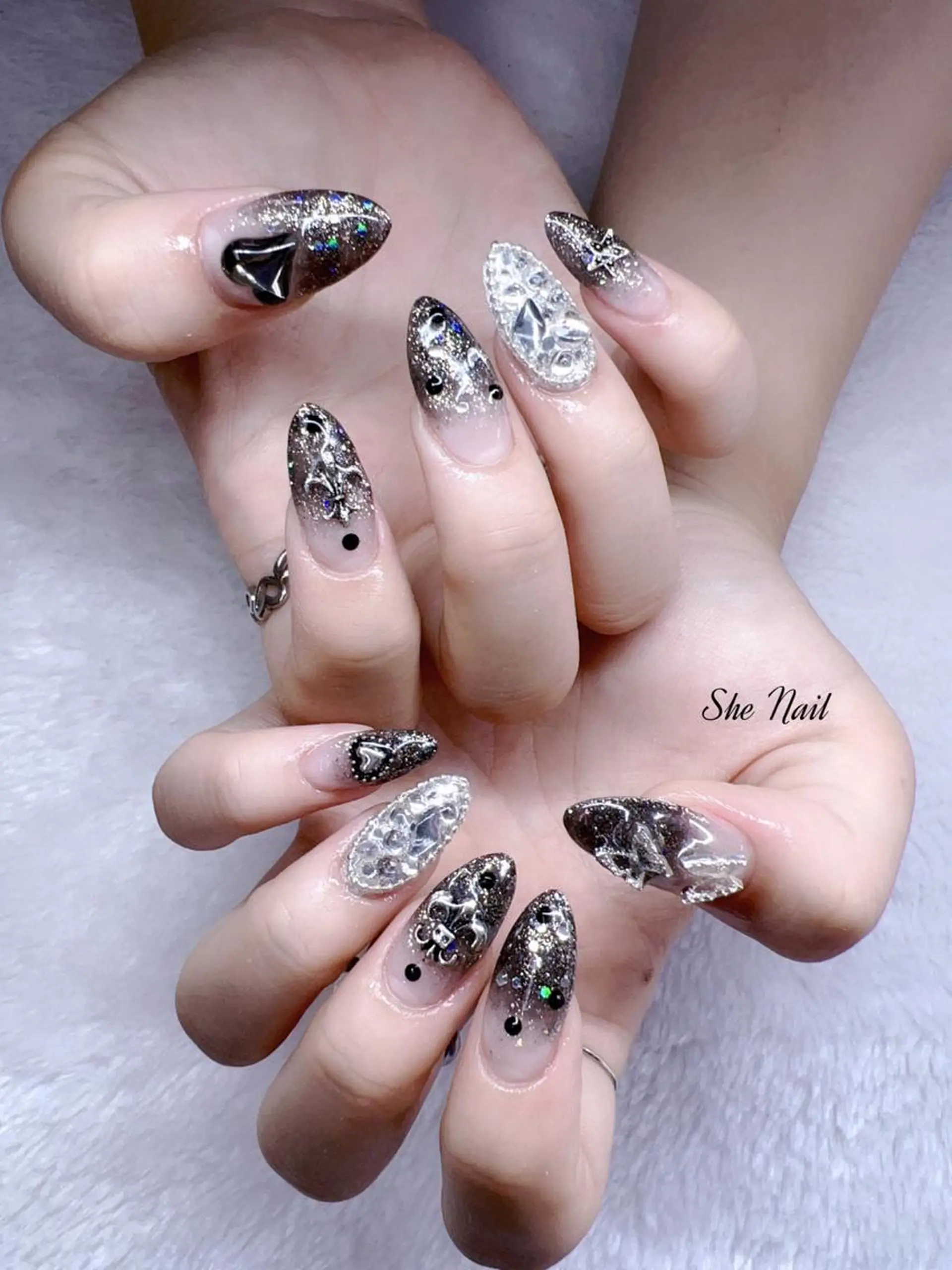 ネイル チークネイル 長さ出し フラッシュネイル キラキラネイル マグネットネイル She Nail所属・ISA_ BELLAのネイルデザイン