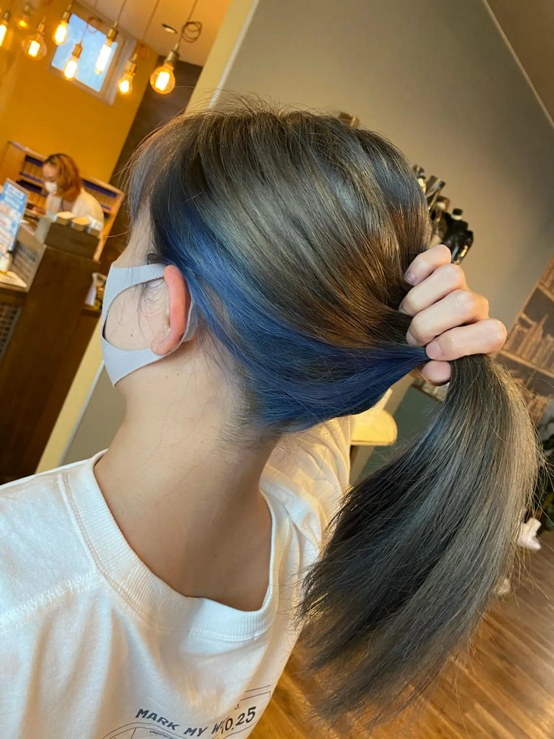 セミロング カラー アッシュ アッシュグレー ブリーチ ブルーカラー ハイライト/インナー /ブリーチ/レイヤーのヘアスタイル