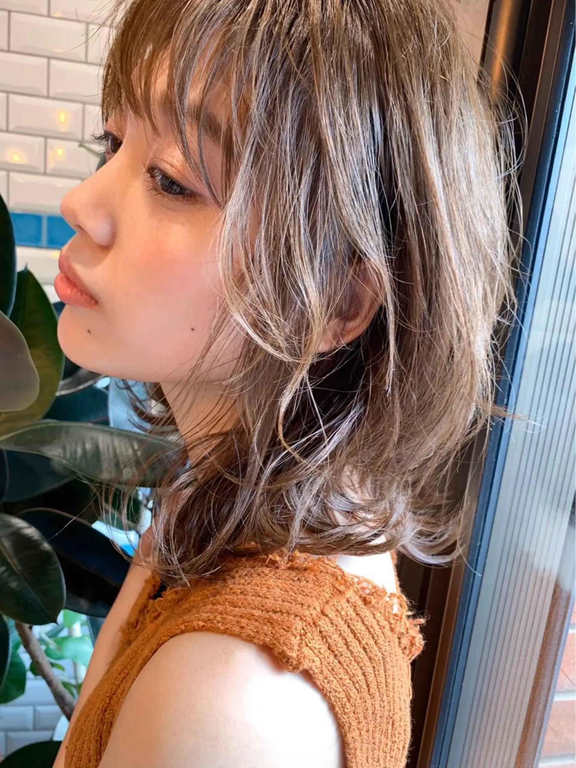 ミディアム カット ヘアカラー トリートメント 新宿/韓国レイヤー/ 顔周りカット松本美晴のヘアスタイル