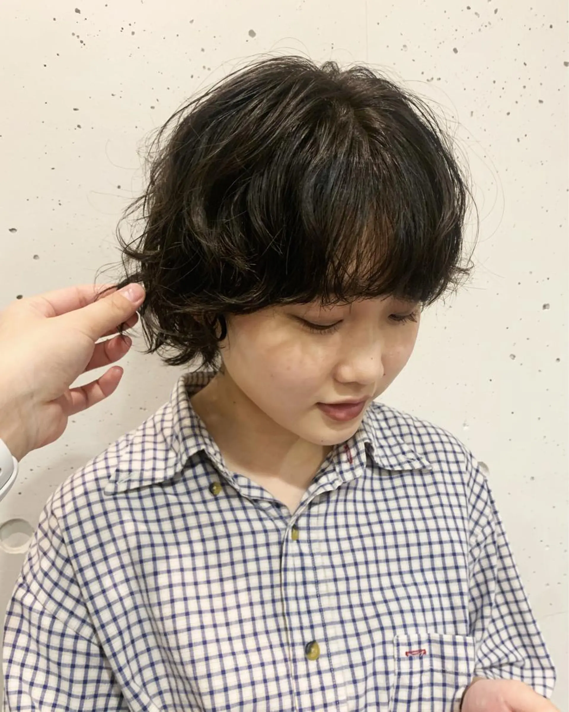 ショート カラー NERO 眞下秋歩のヘアスタイル