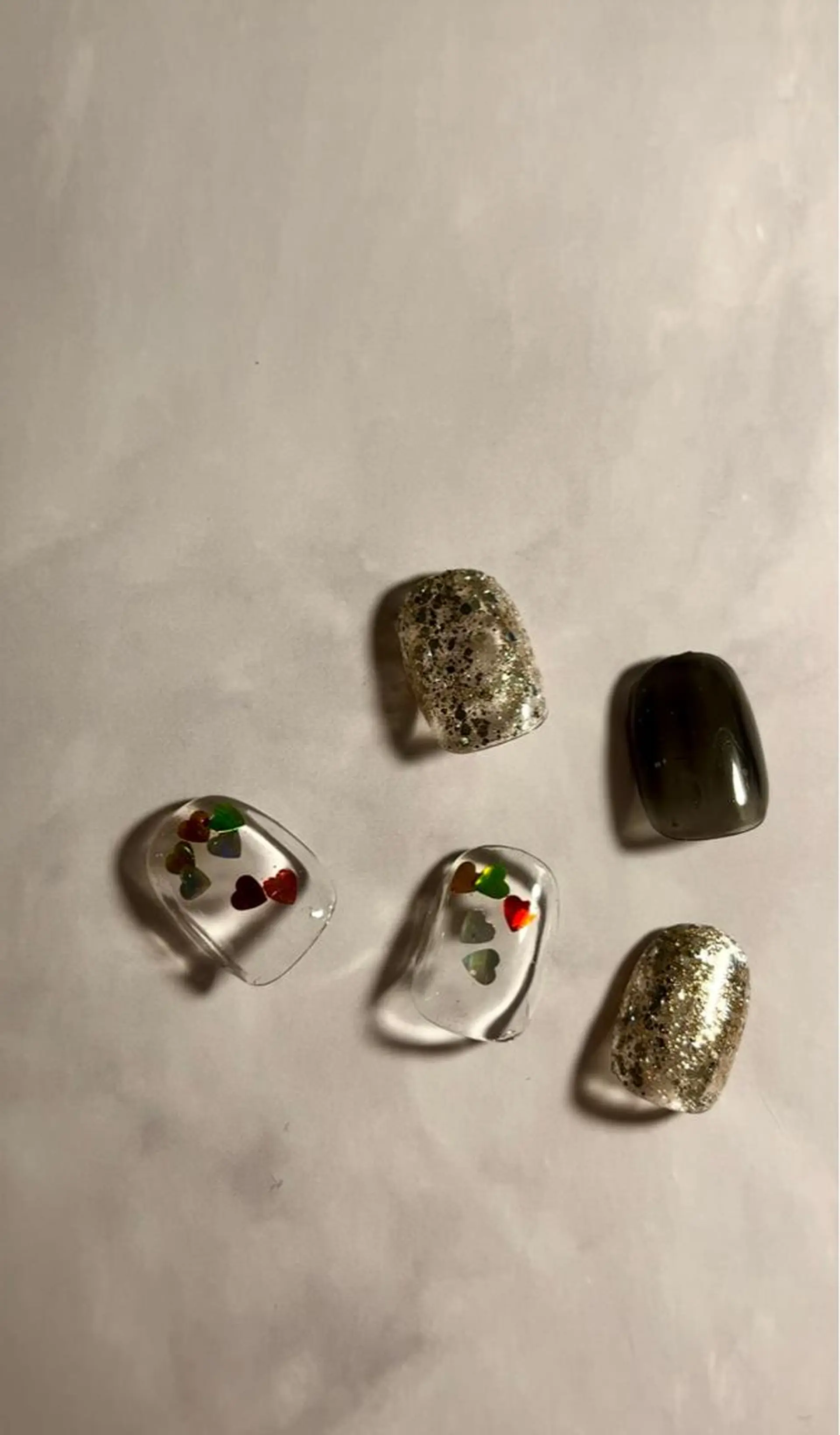 ネイル アートネイル ホログラムネイル une／YUKINA 🫧大人nuanceのネイルデザイン